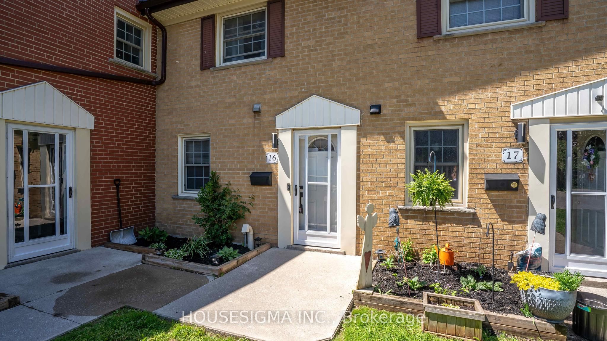 16 Arbour Glen Crescent Property Photo 1