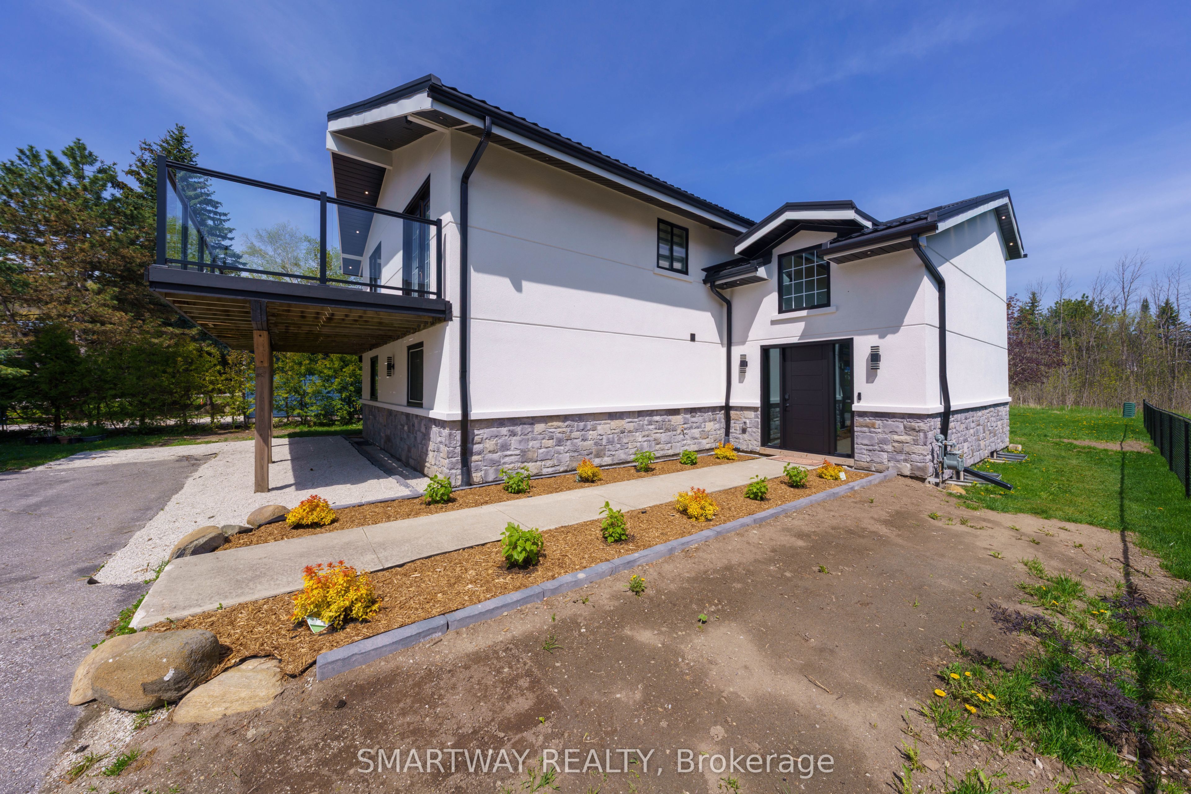 107 Campbell Crescent Property Photo 2