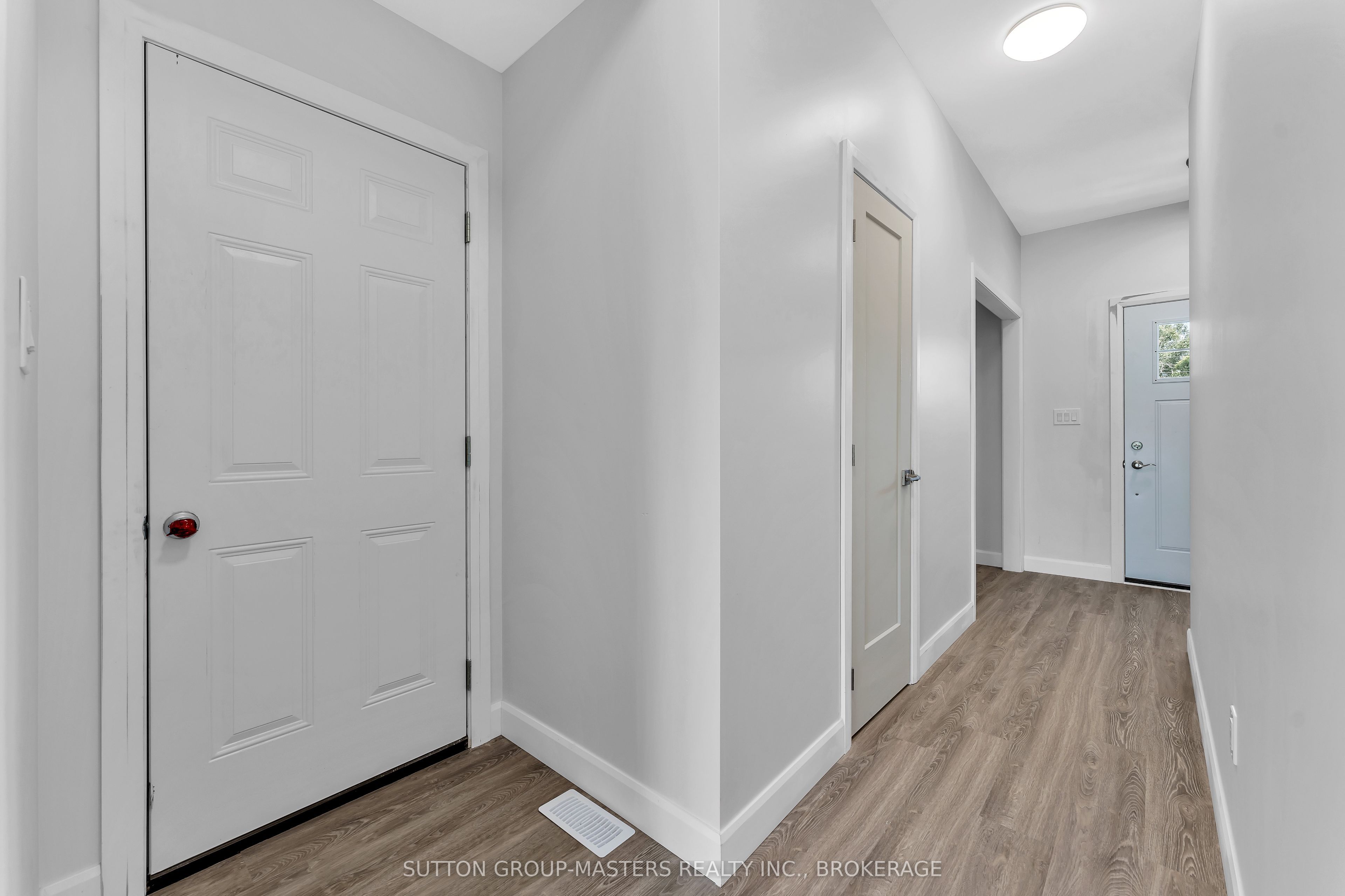 108 Main Street B Property Photo 4