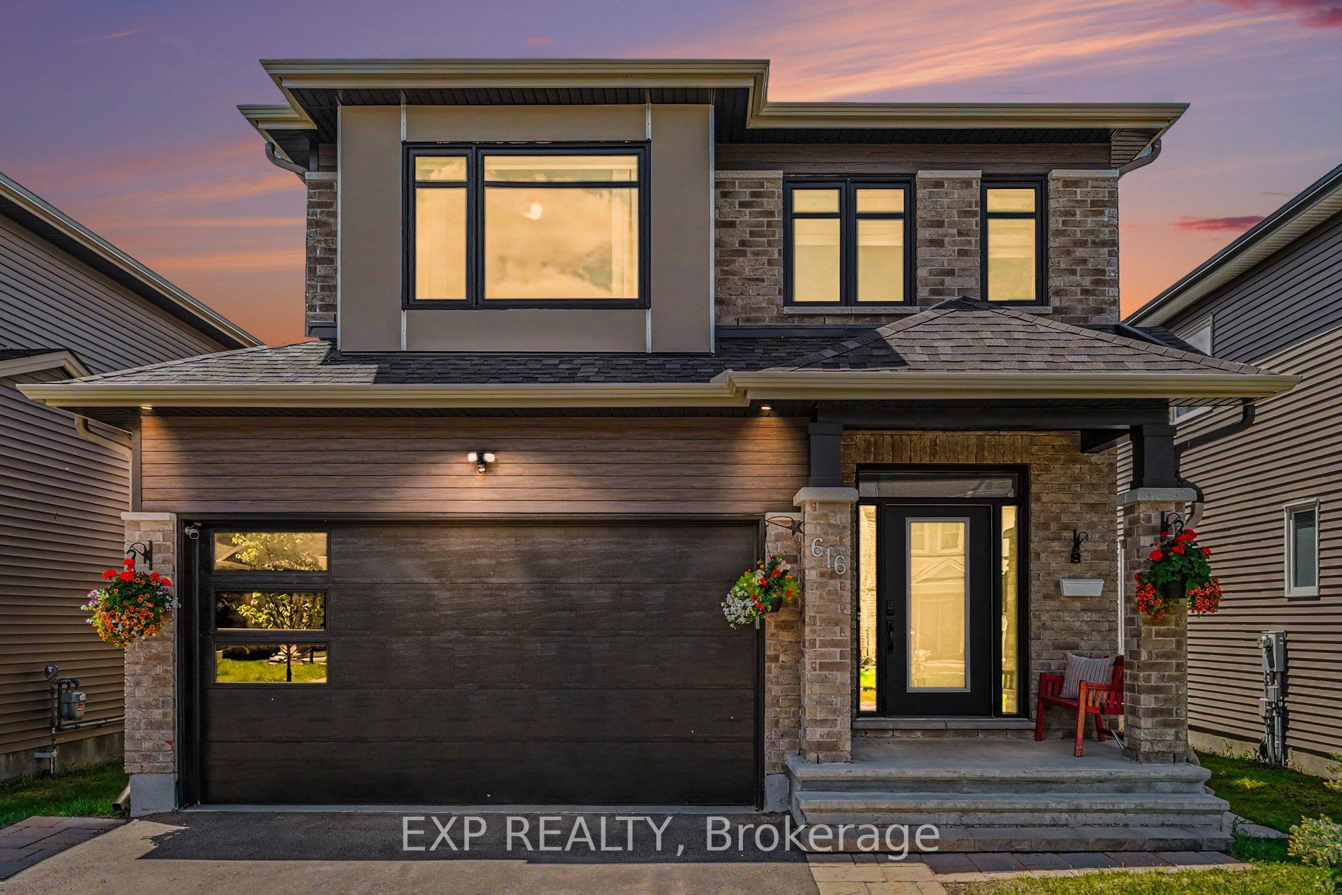 616 Moonflower Crescent Property Photo 2