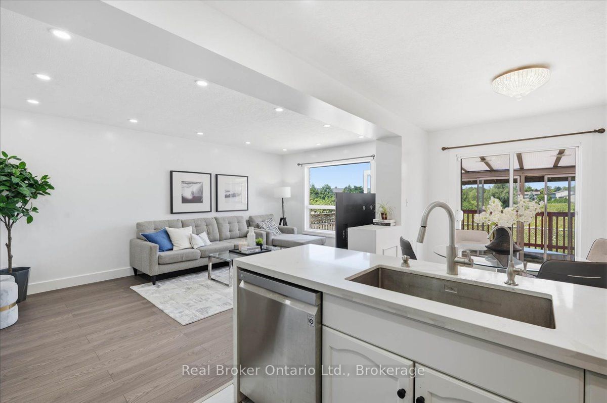 12 Castlebury Drive Property Photo 8