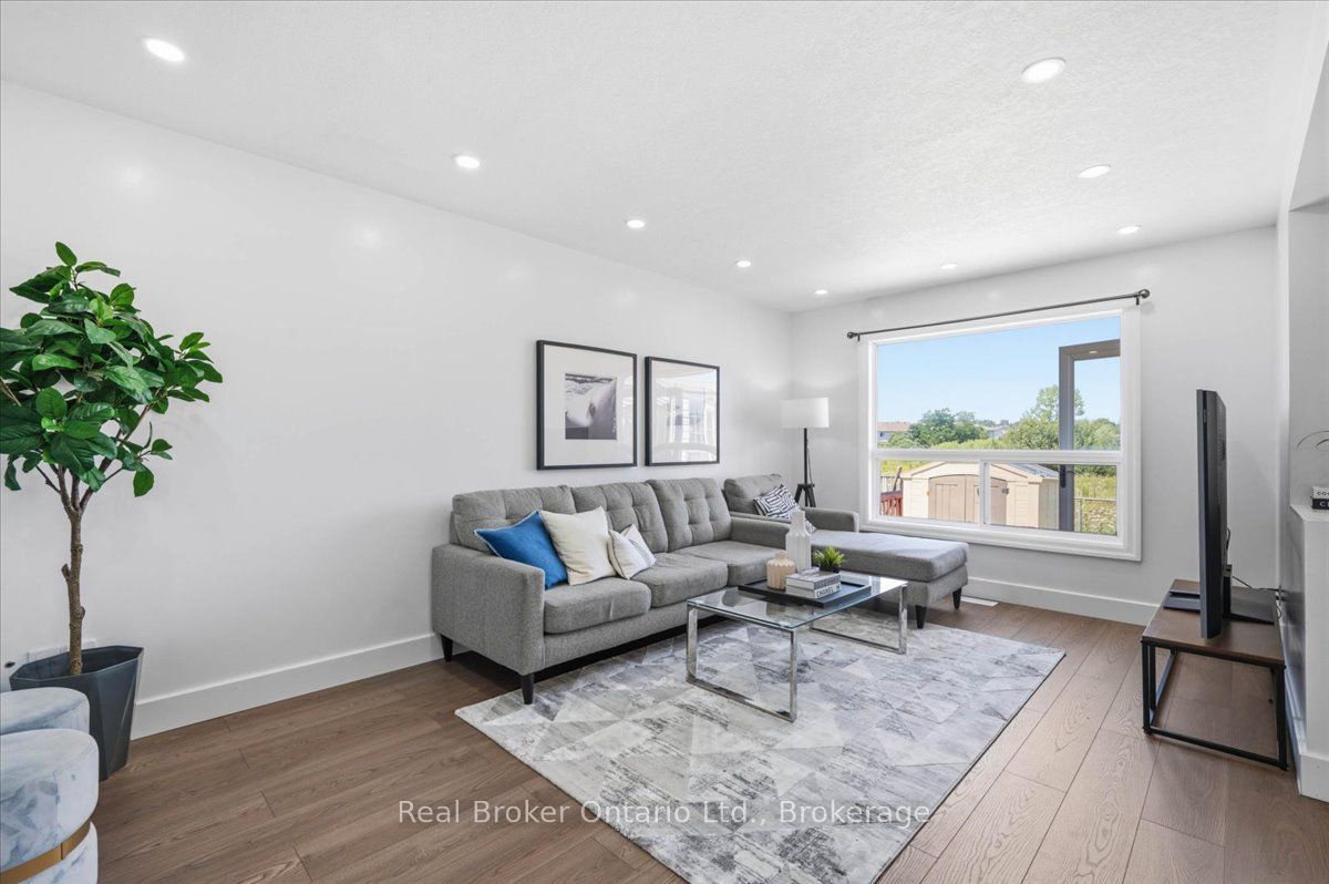 12 Castlebury Drive Property Photo 12