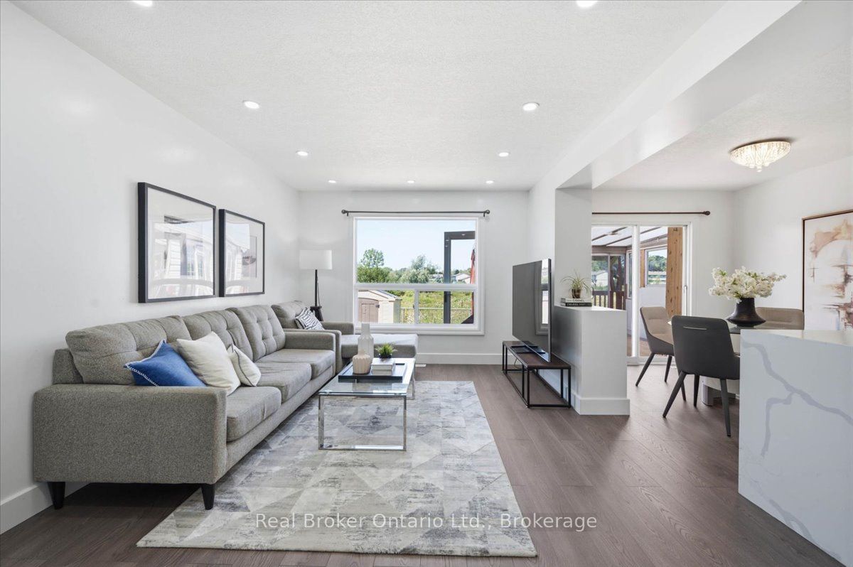 12 Castlebury Drive Property Photo 13