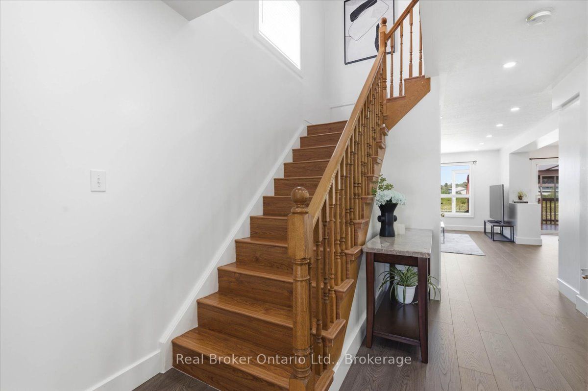 12 Castlebury Drive Property Photo 18
