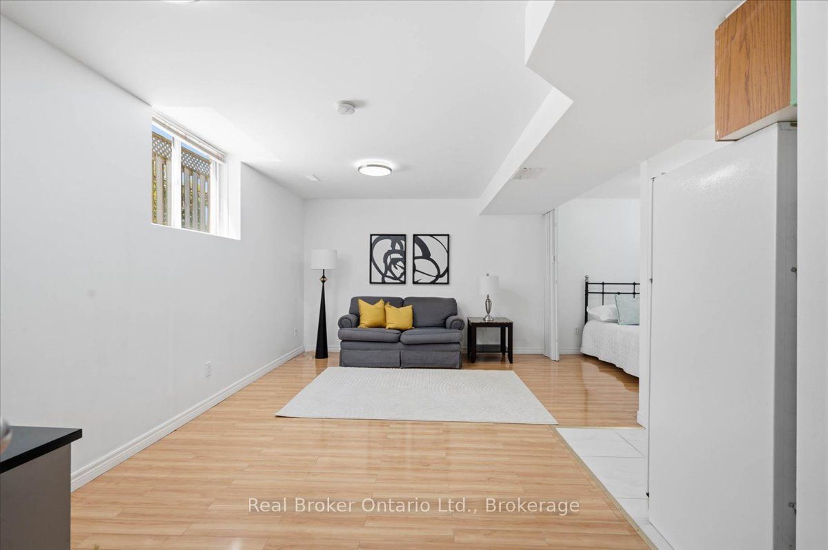 12 Castlebury Drive Property Photo 27