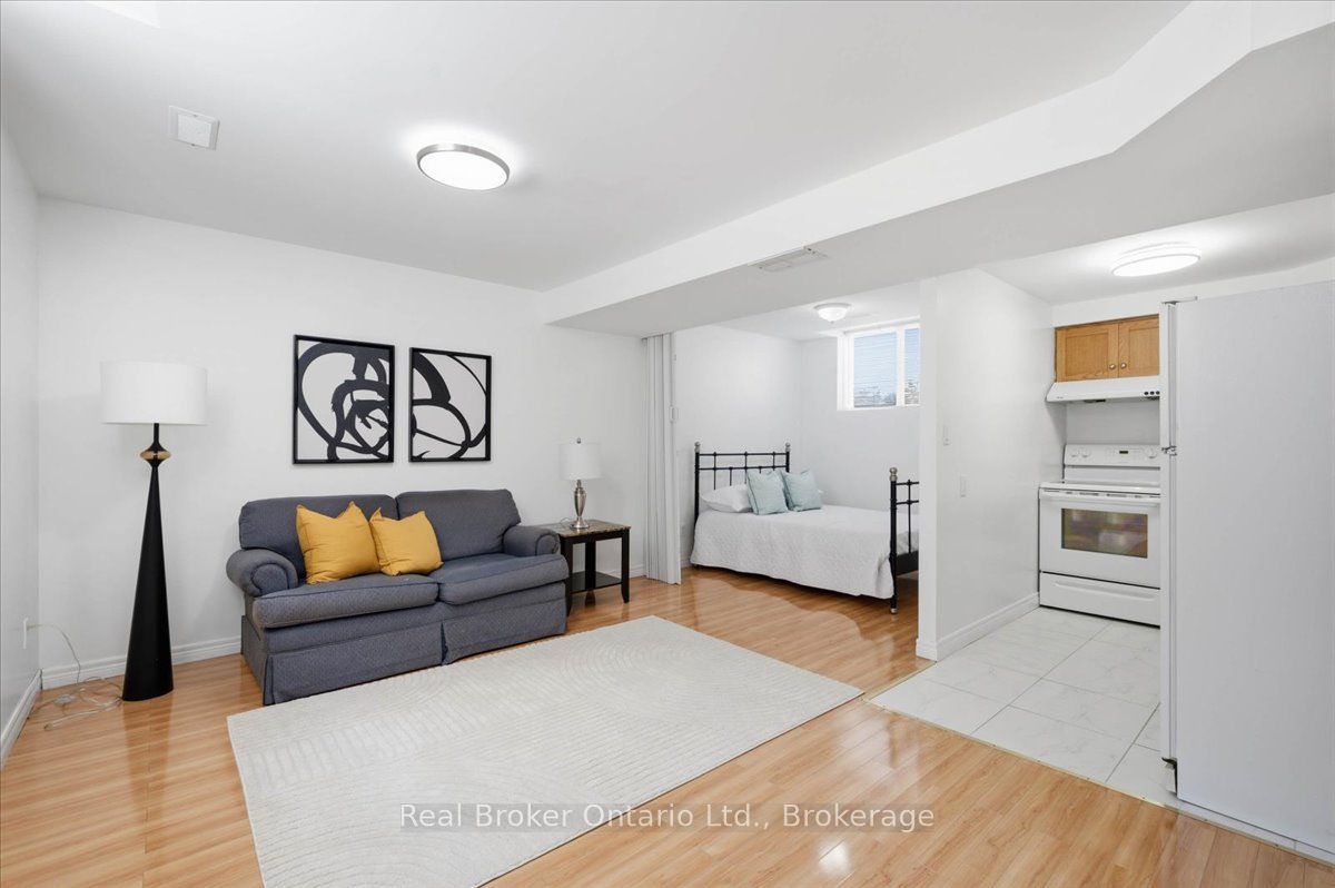 12 Castlebury Drive Property Photo 28
