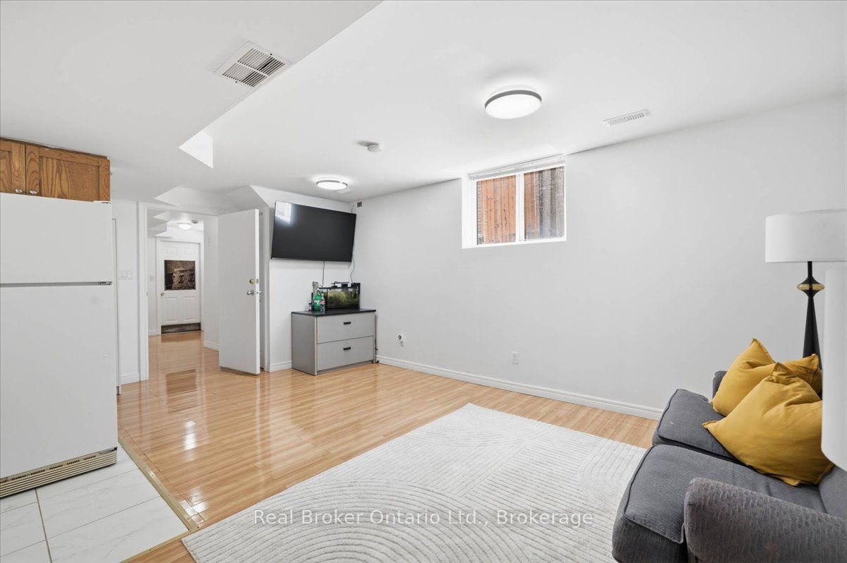 12 Castlebury Drive Property Photo 33