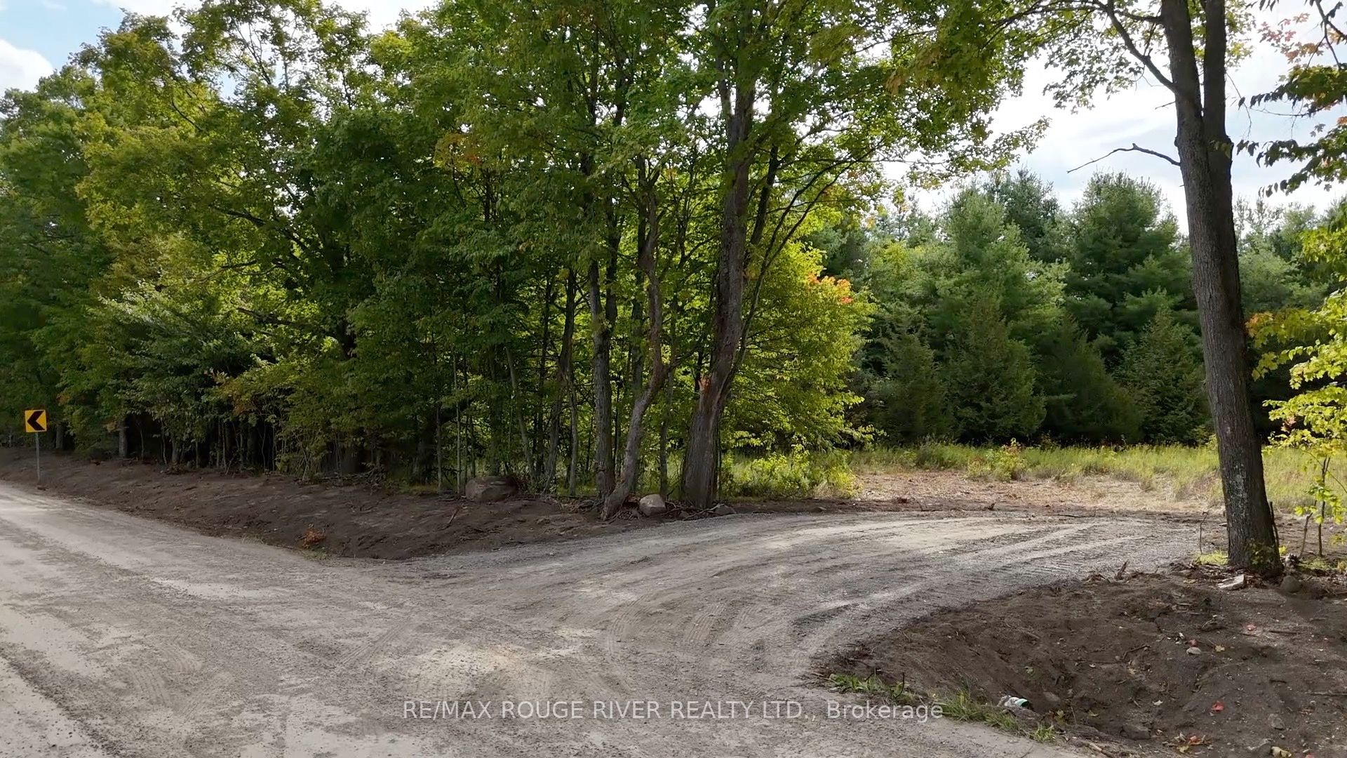 2421 14th Line East Acres E Property Photo 3