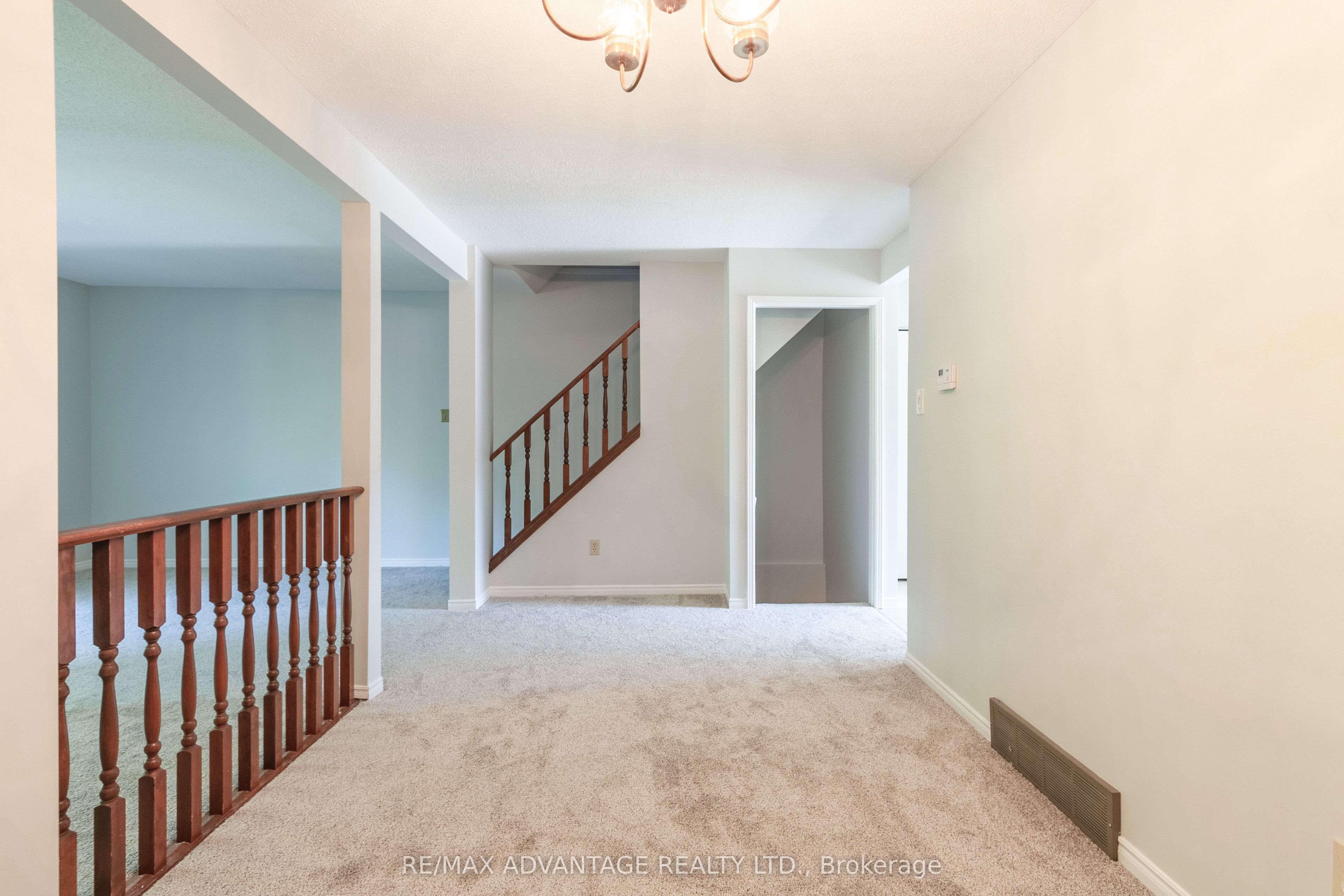 1294 Byron Baseline Road W 4 Property Photo 8