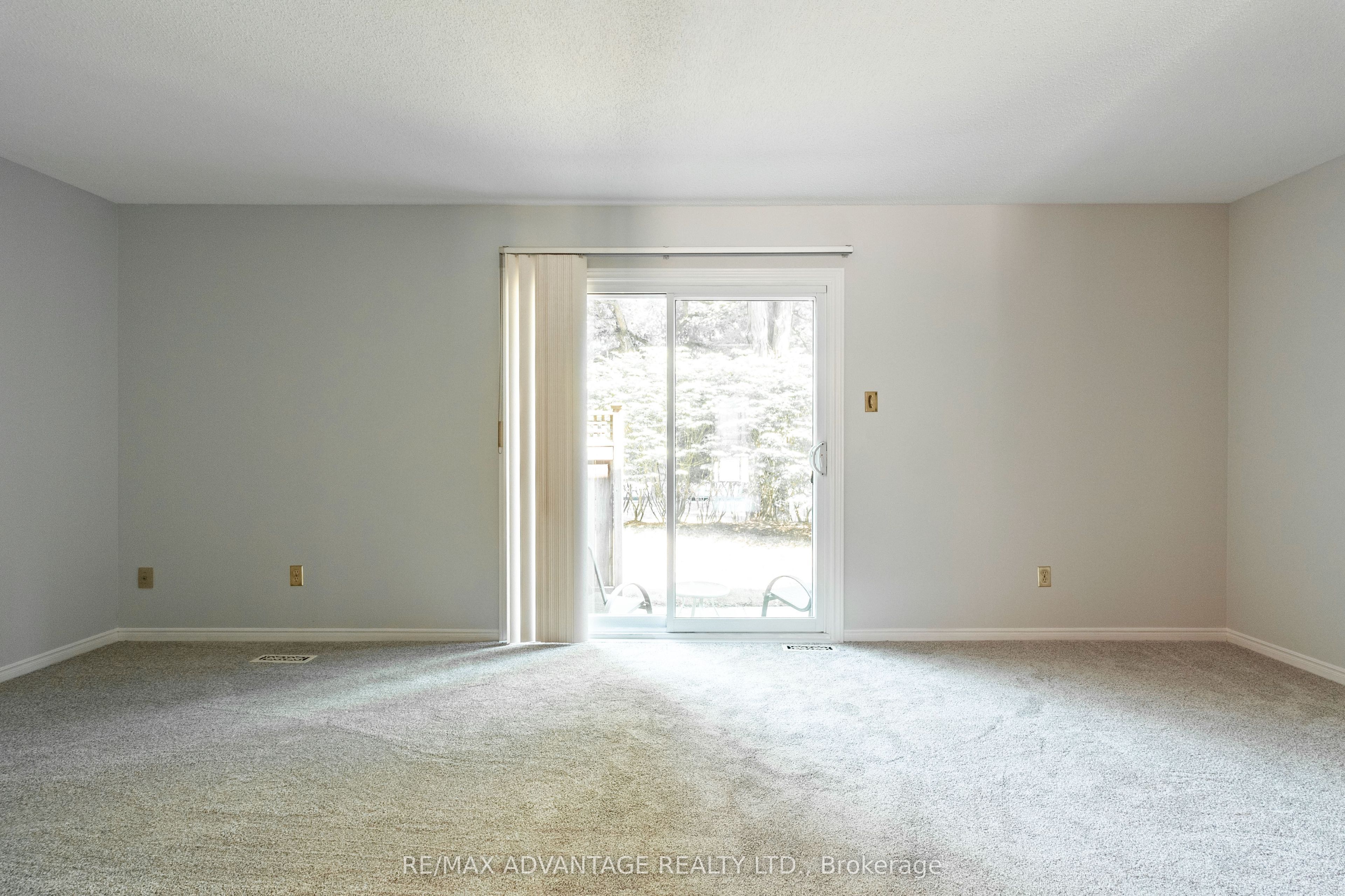 1294 Byron Baseline Road W 4 Property Photo 9