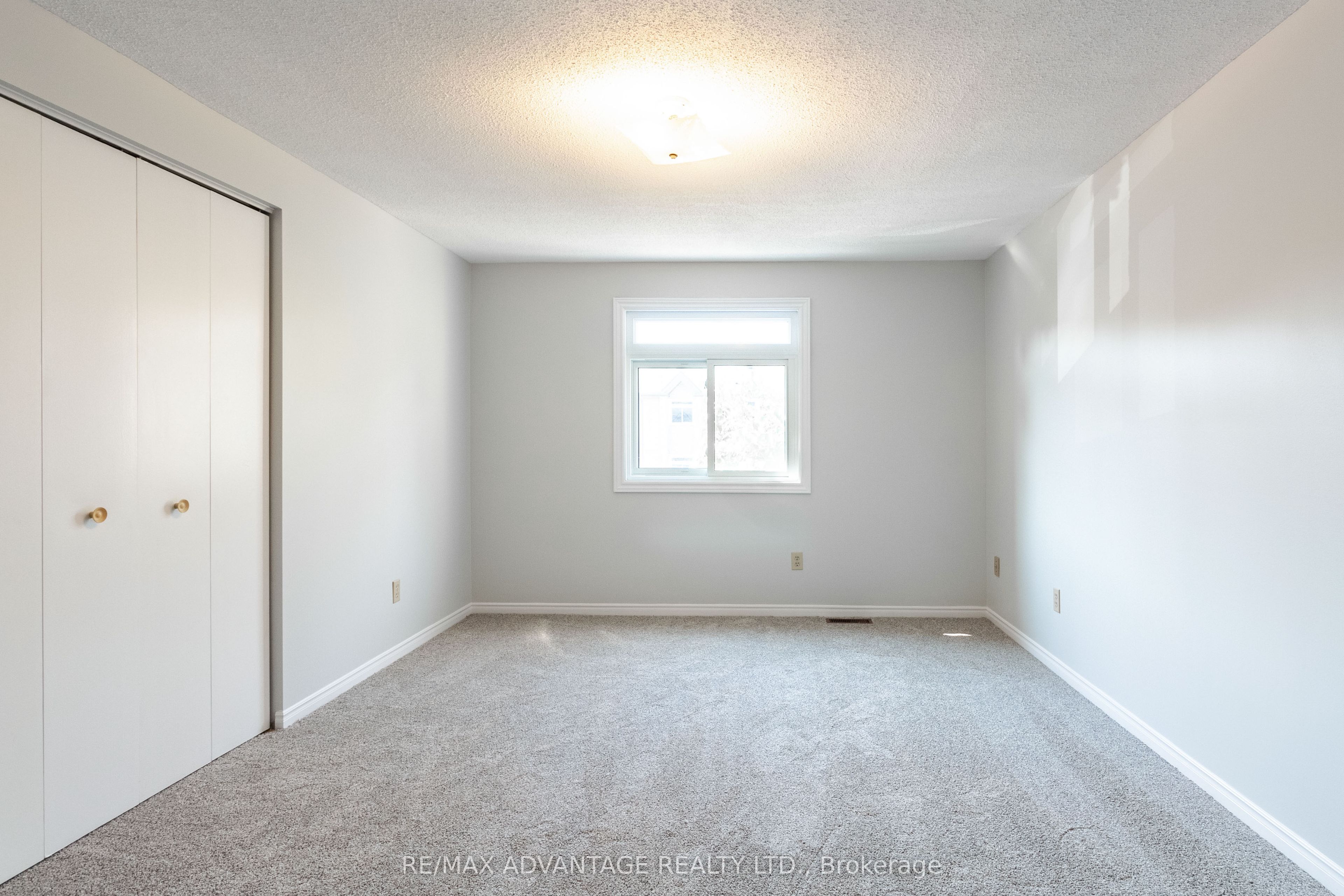 1294 Byron Baseline Road W 4 Property Photo 14