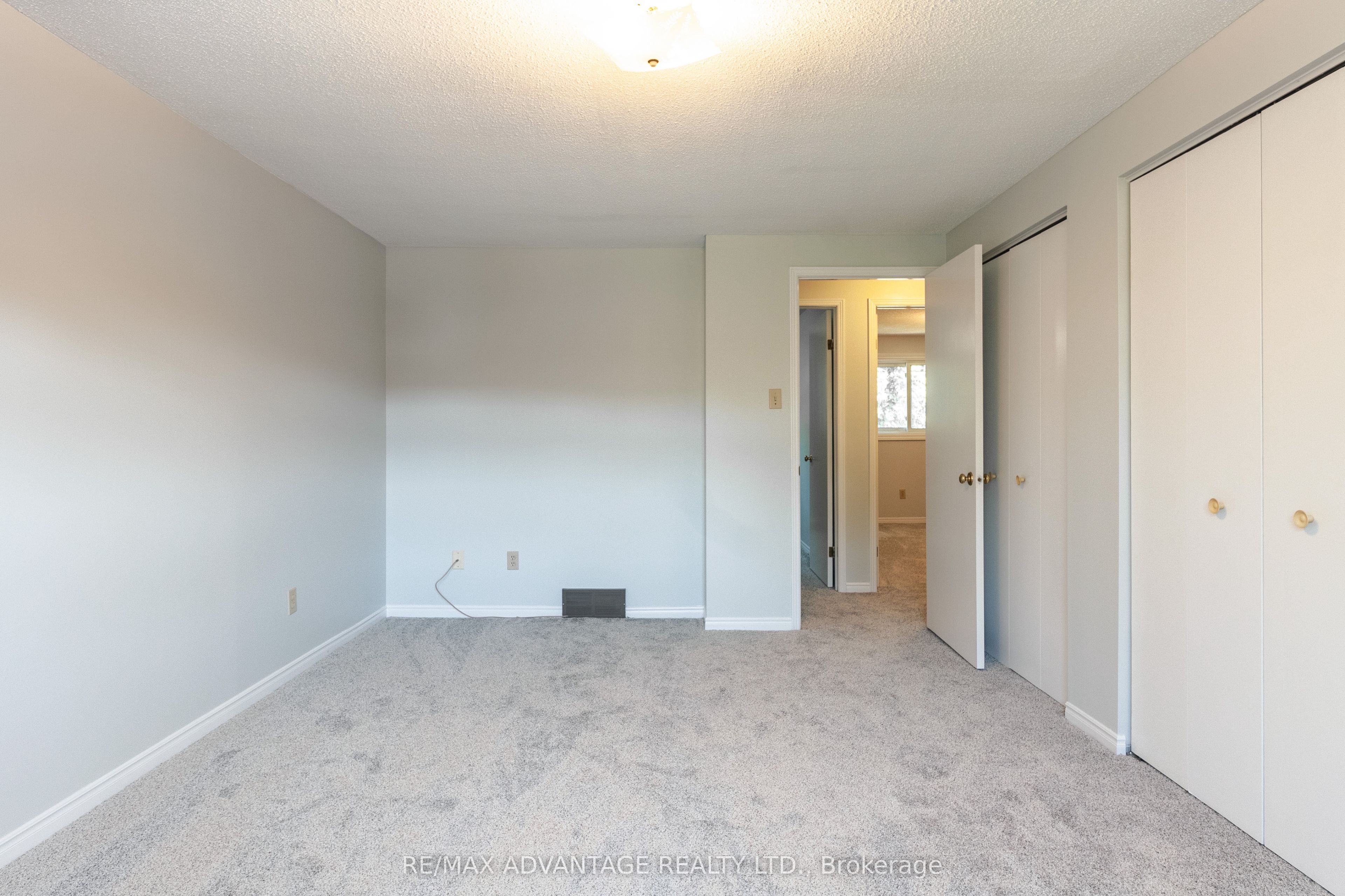 1294 Byron Baseline Road W 4 Property Photo 16