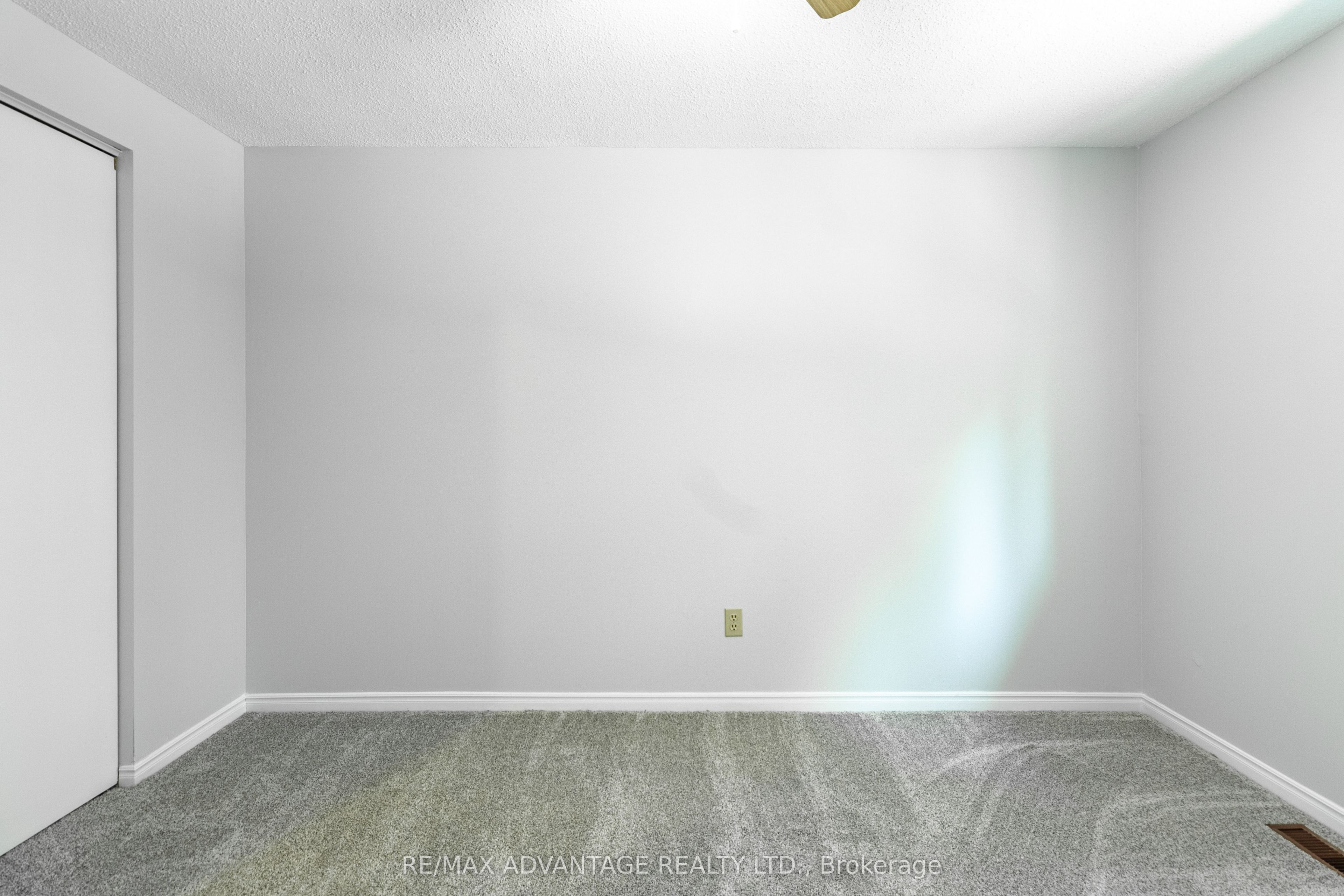 1294 Byron Baseline Road W 4 Property Photo 18
