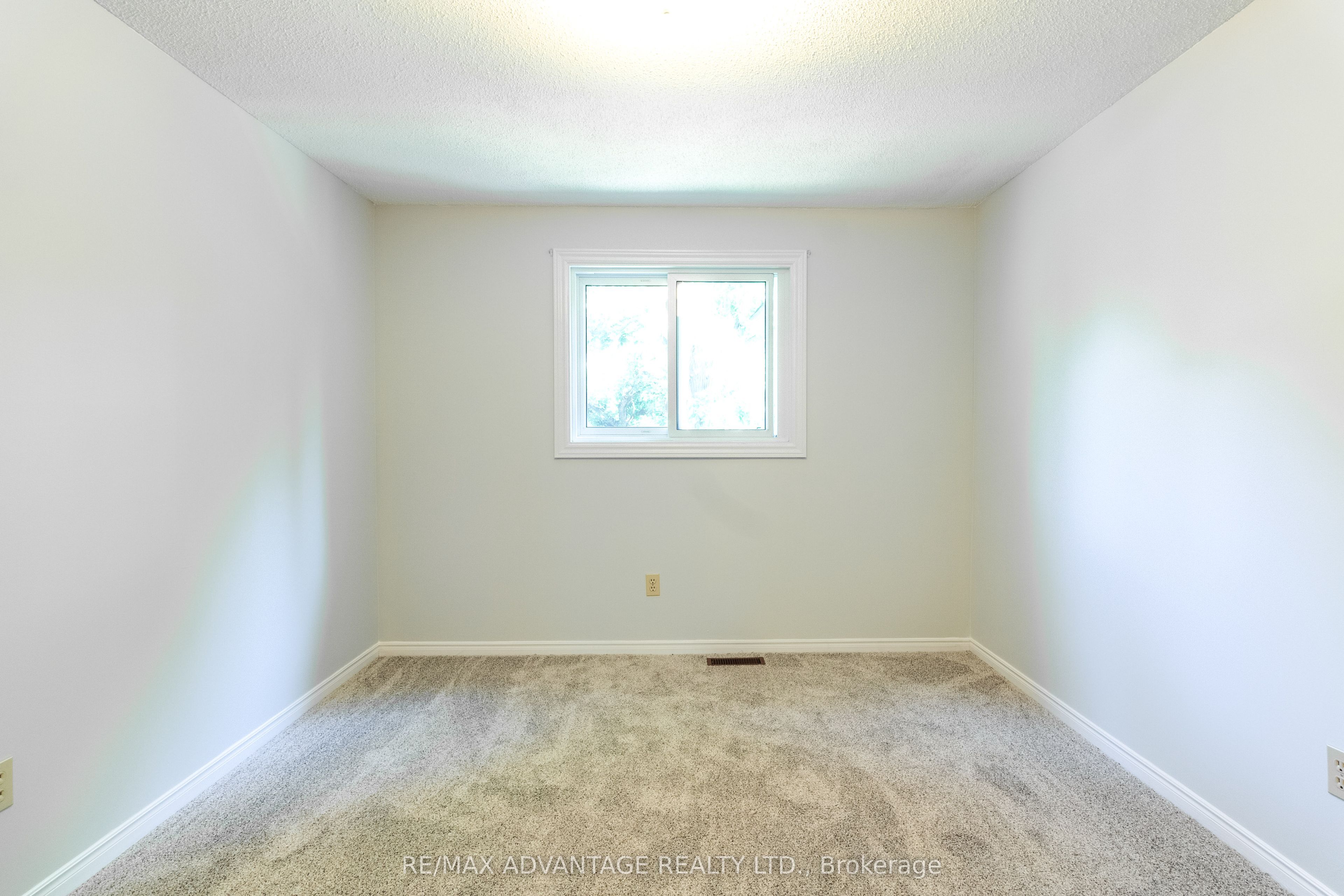 1294 Byron Baseline Road W 4 Property Photo 20