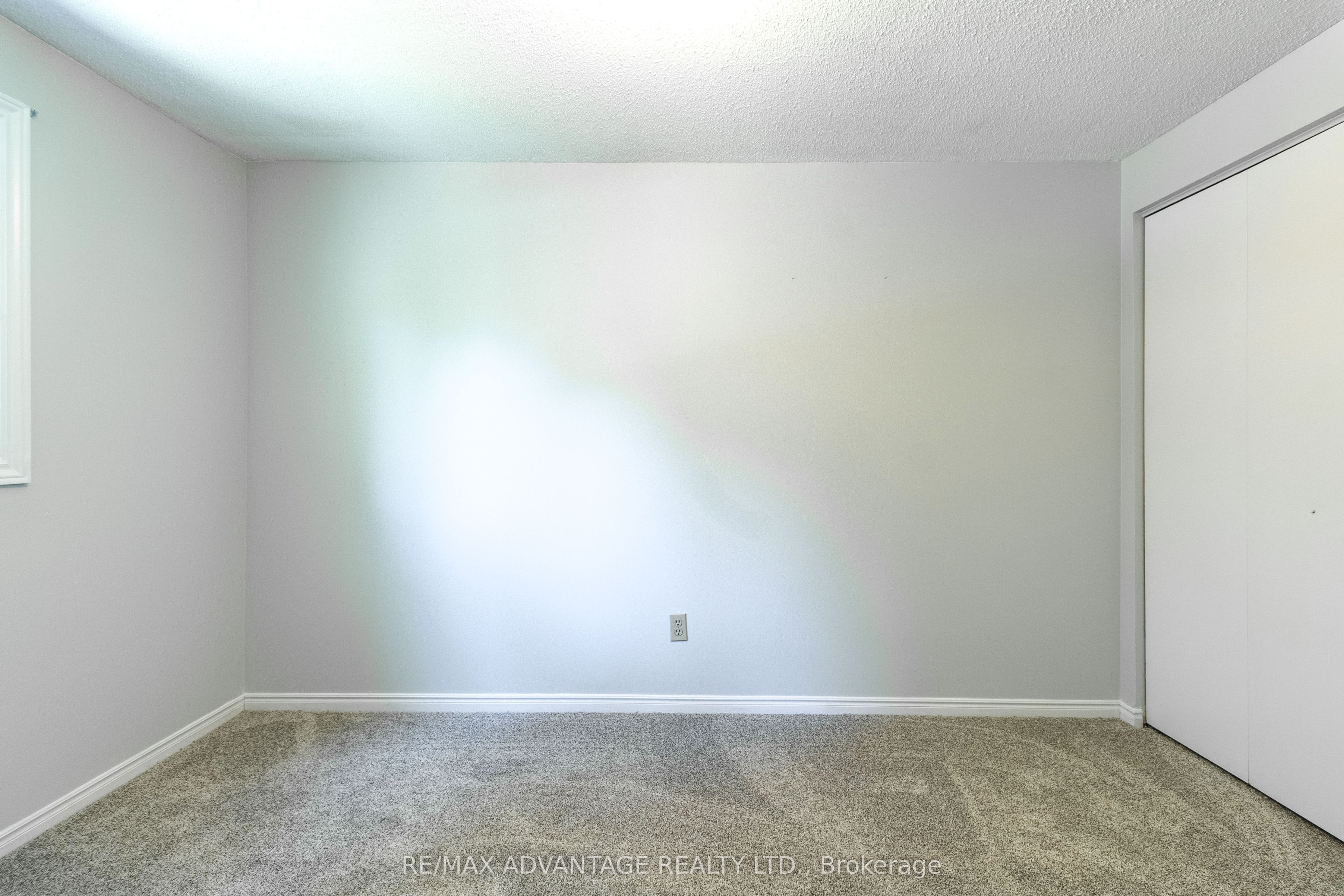 1294 Byron Baseline Road W 4 Property Photo 22