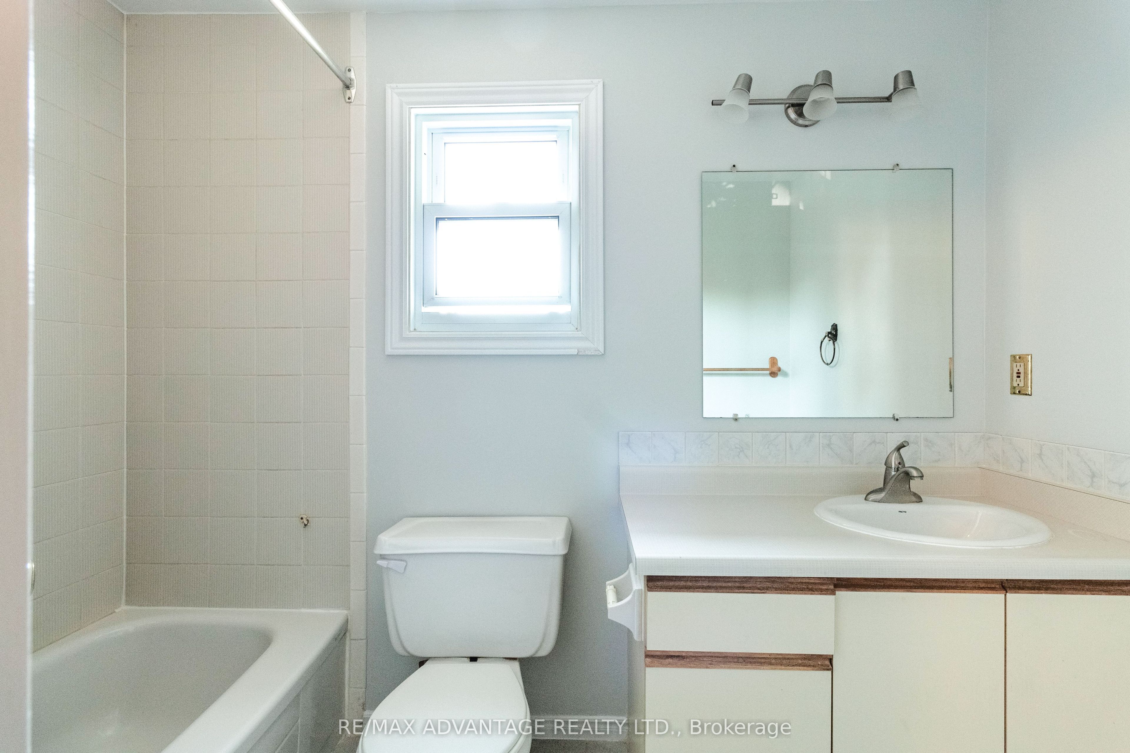 1294 Byron Baseline Road W 4 Property Photo 23