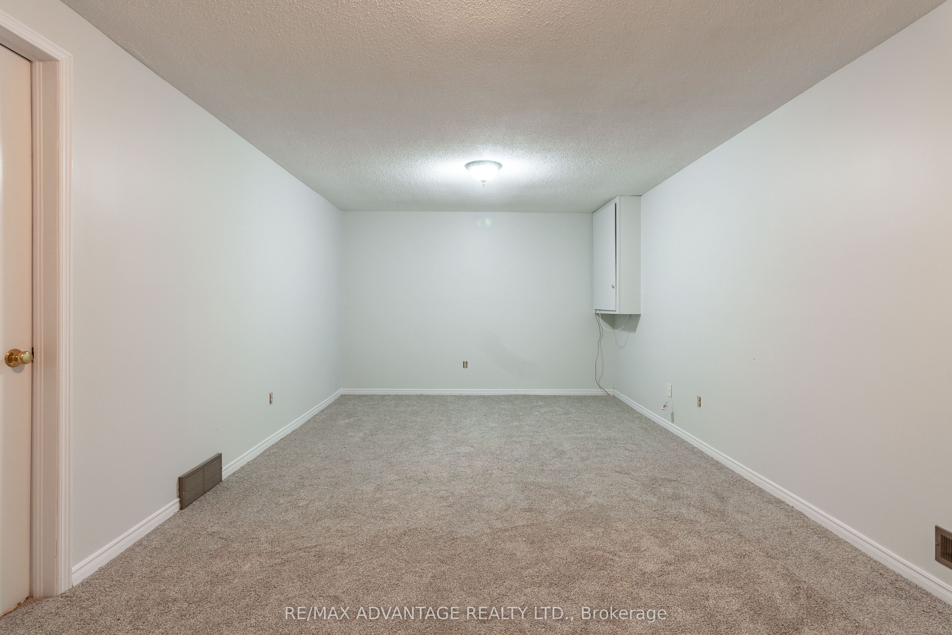 1294 Byron Baseline Road W 4 Property Photo 25