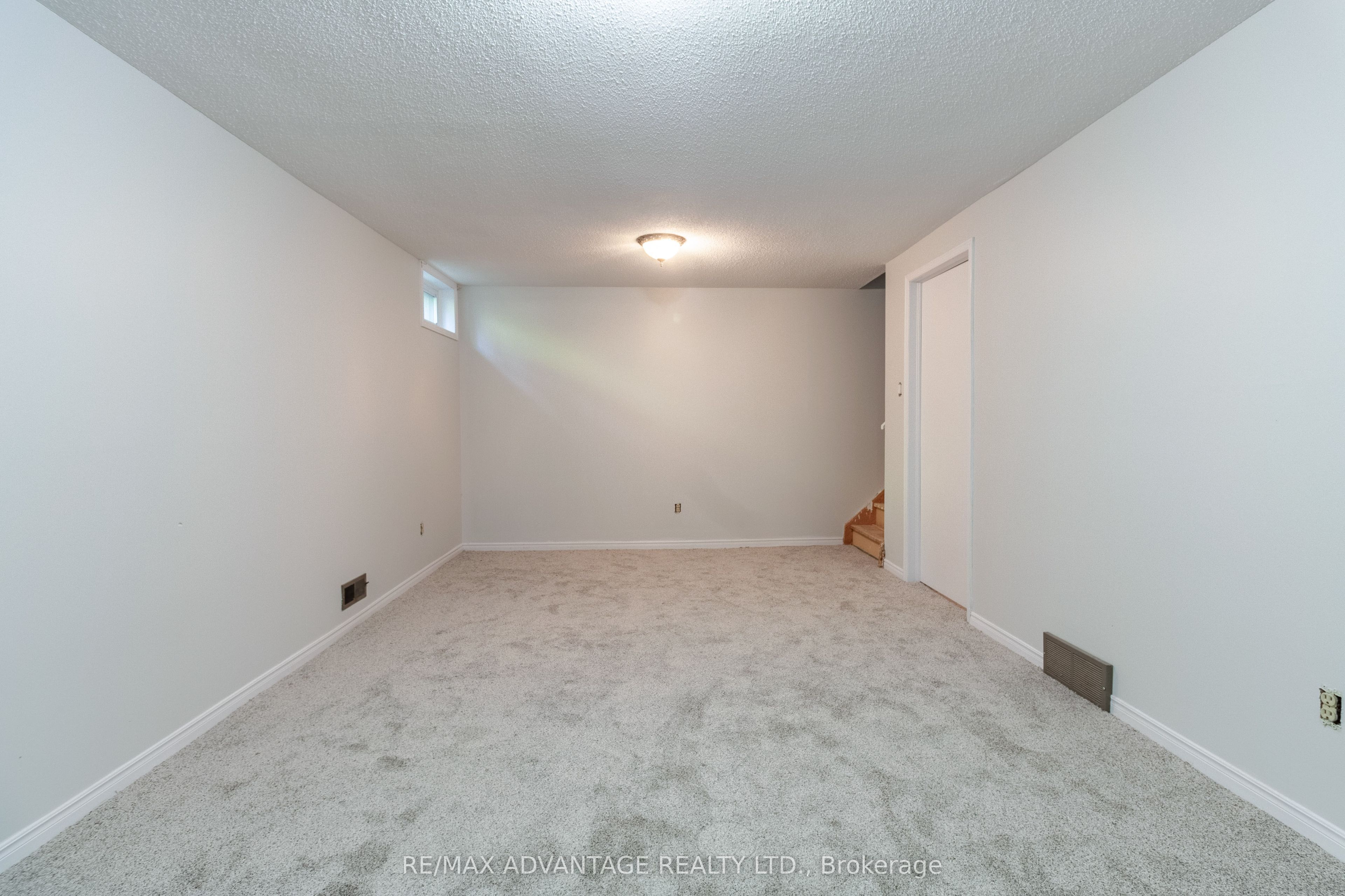 1294 Byron Baseline Road W 4 Property Photo 26
