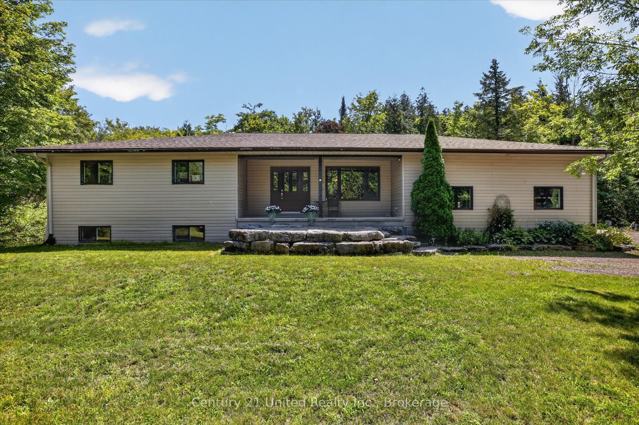 923 Rock Road Property Photo 1