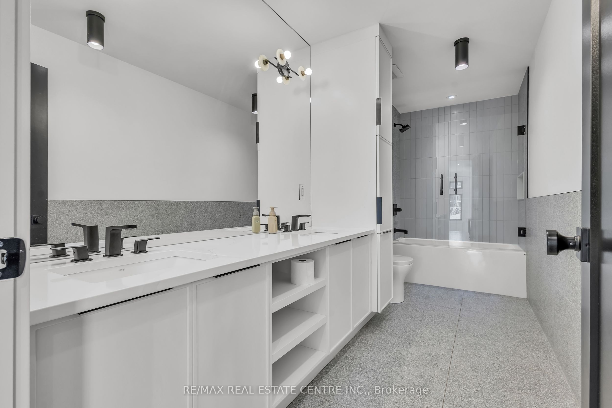 920 Thomas Pedder Court Property Photo 39