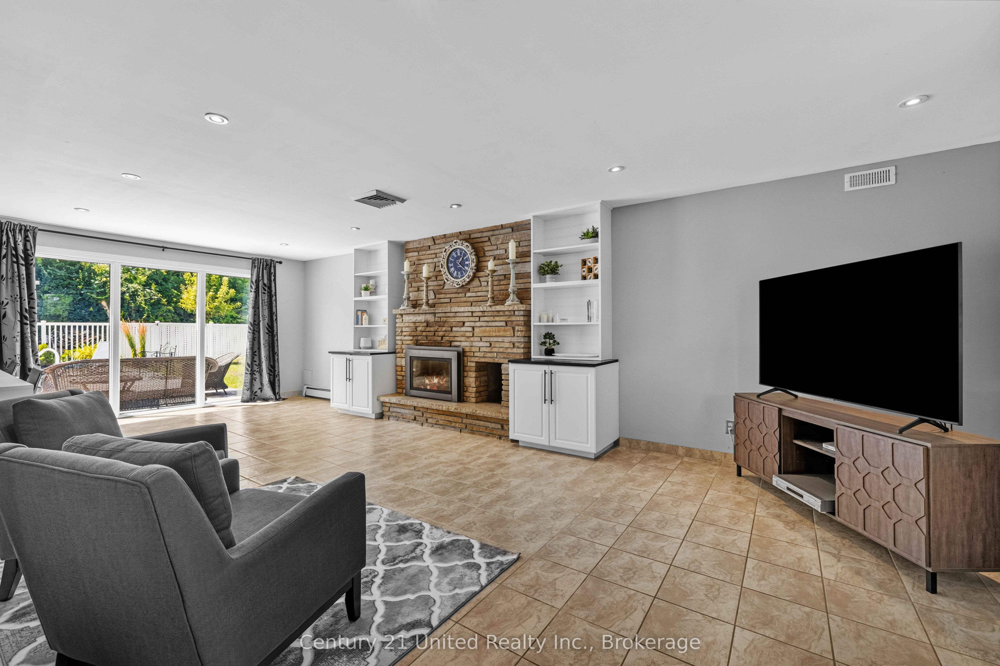 214 Hillview Drive Property Photo 3