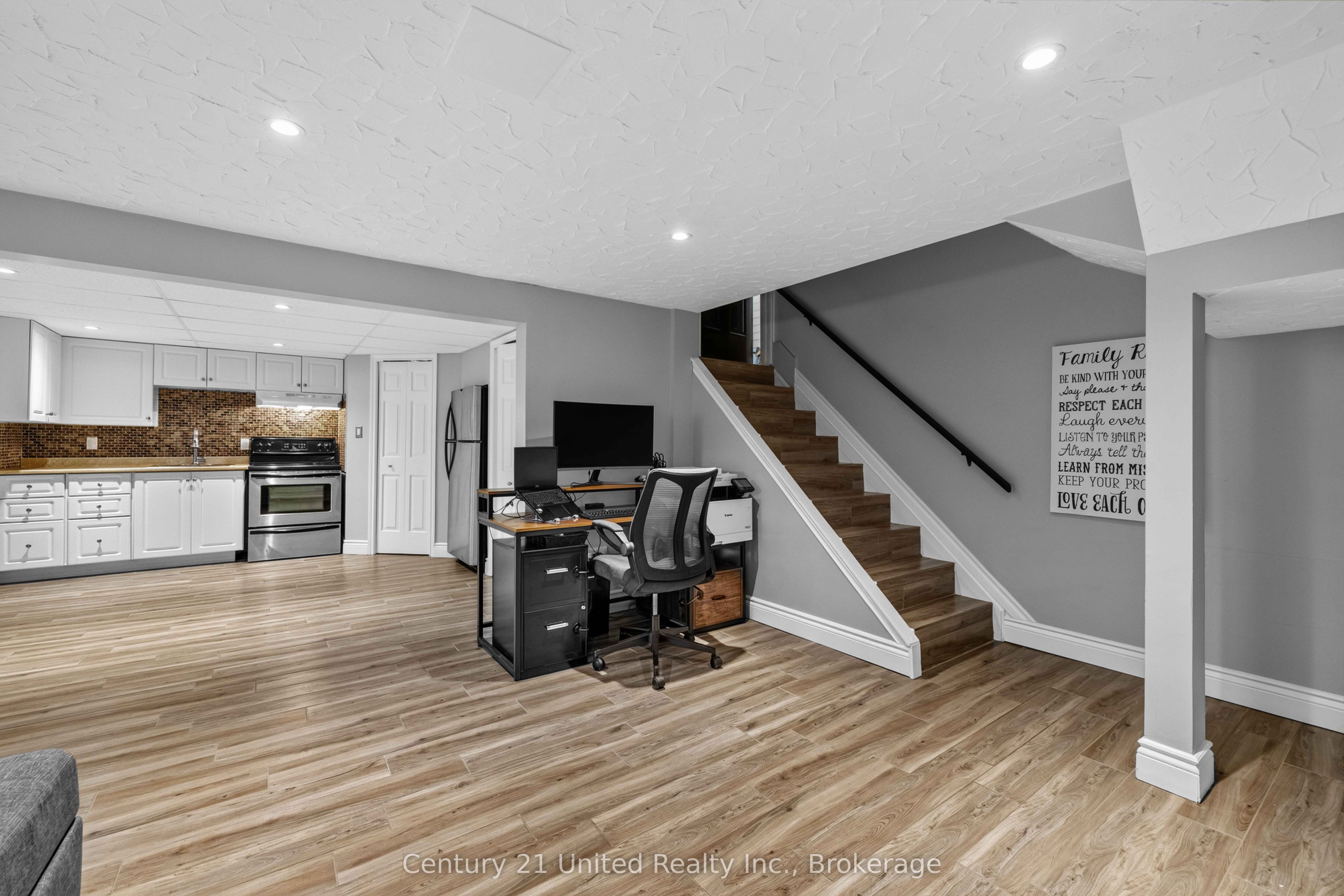 214 Hillview Drive Property Photo 28