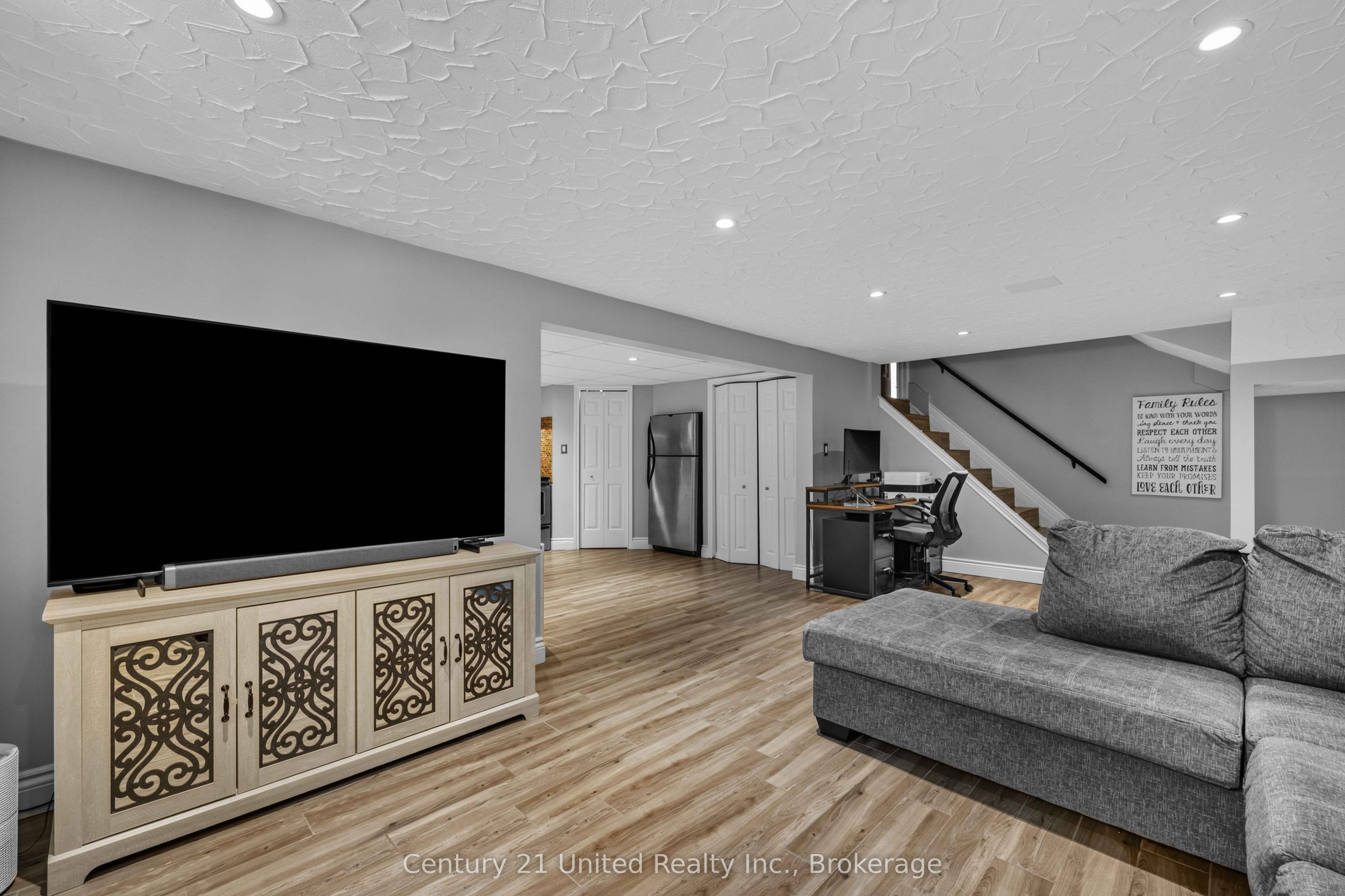 214 Hillview Drive Property Photo 30