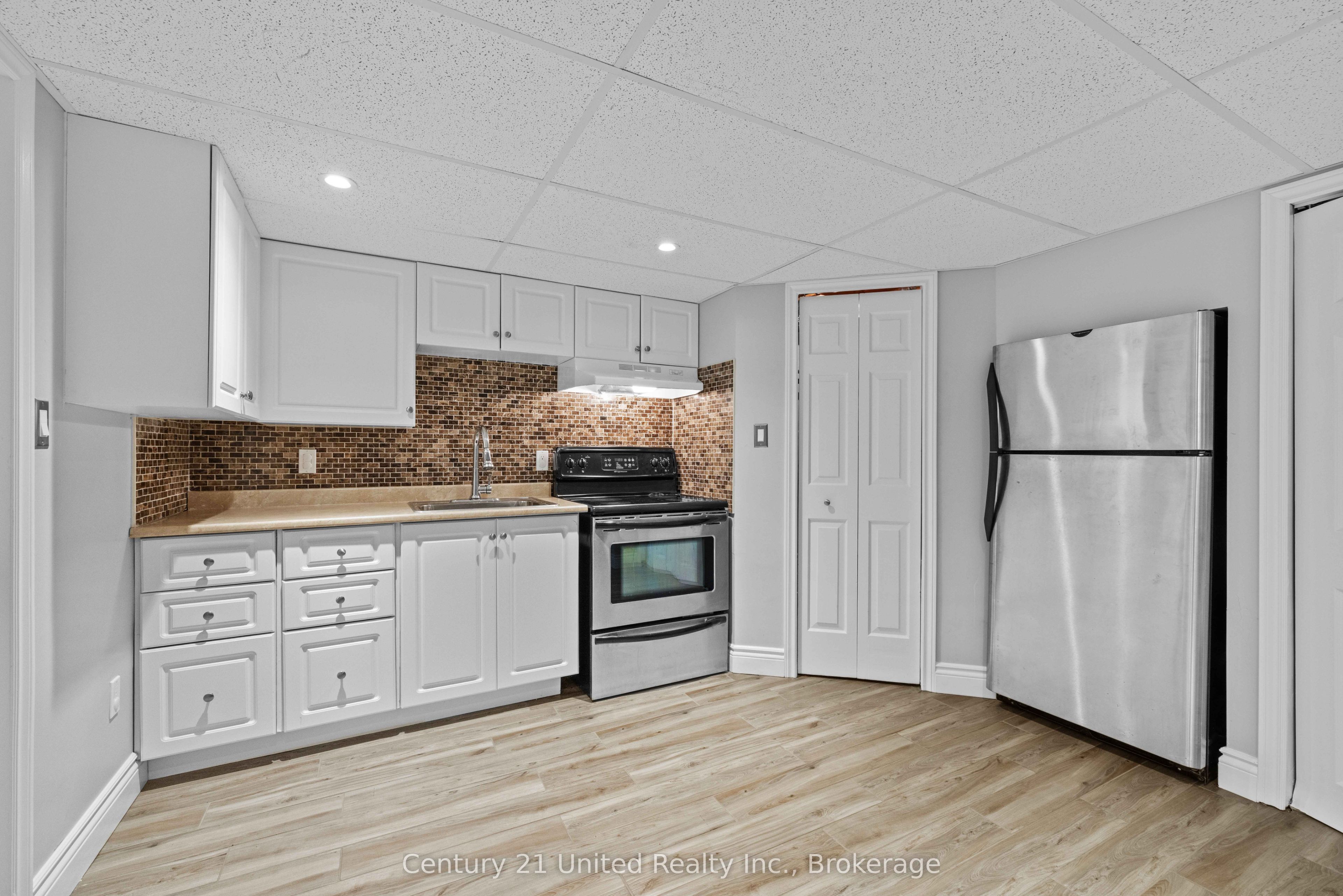 214 Hillview Drive Property Photo 33