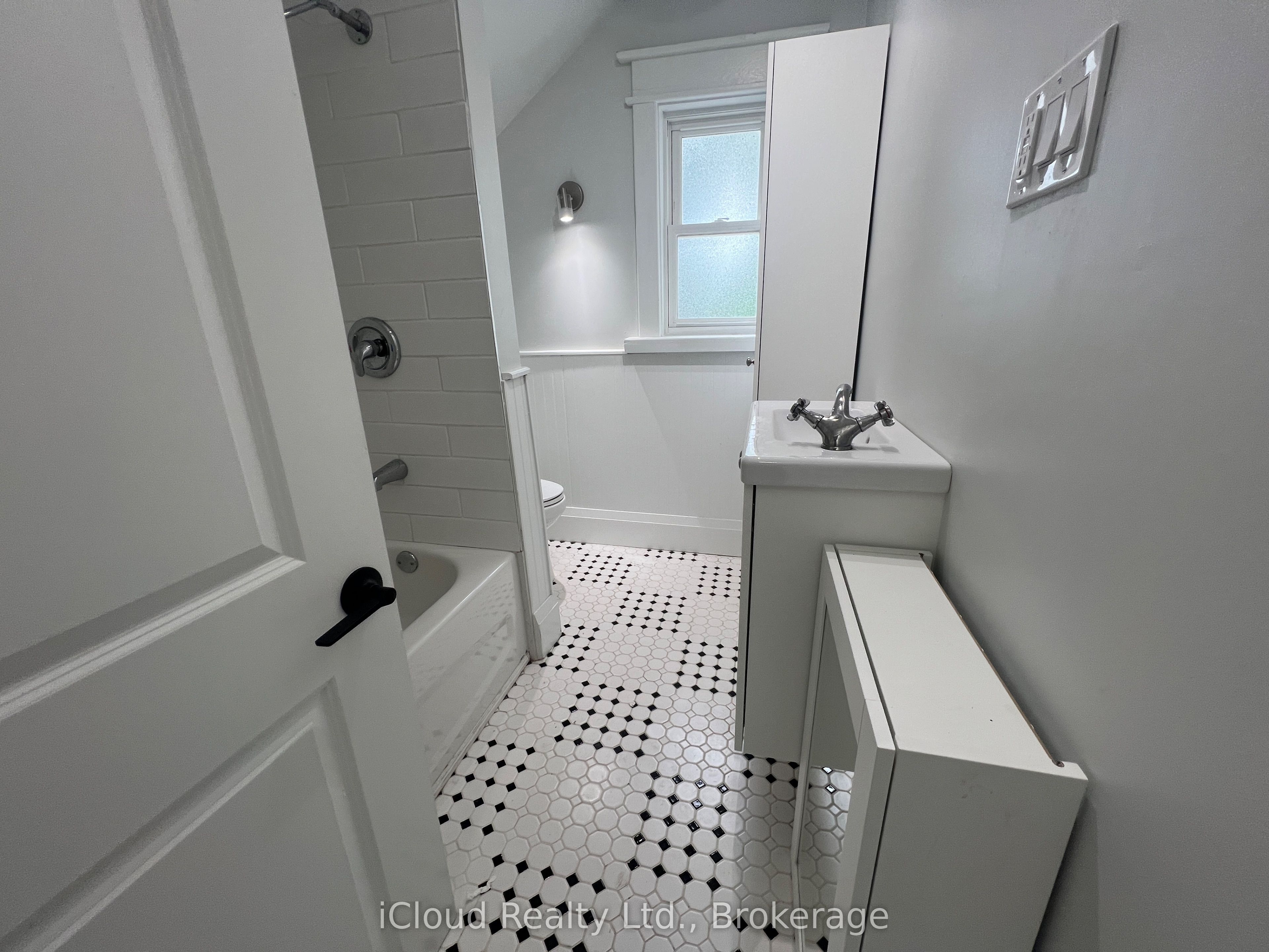 71 Osprey Street S Property Photo 19