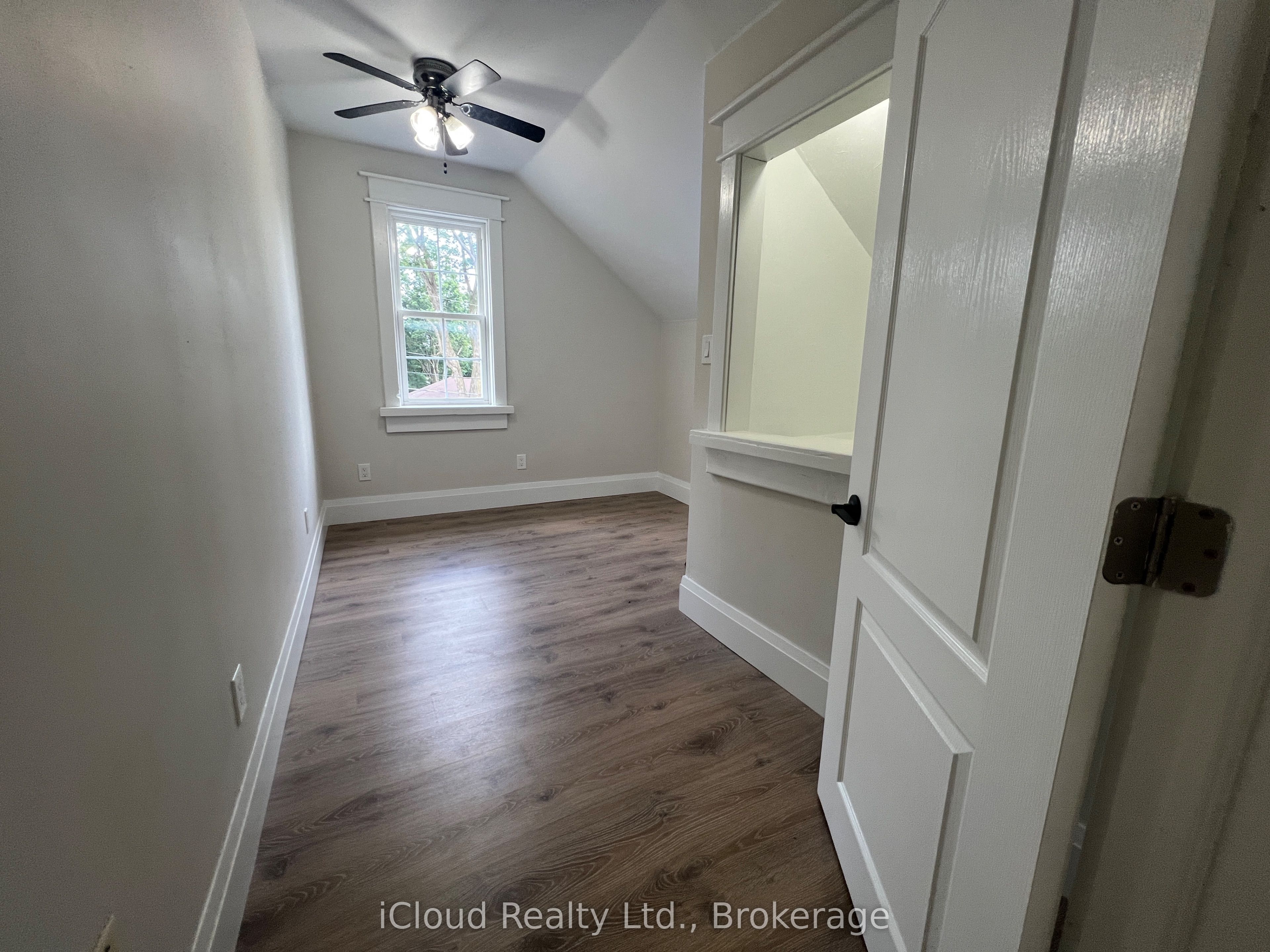 71 Osprey Street S Property Photo 25