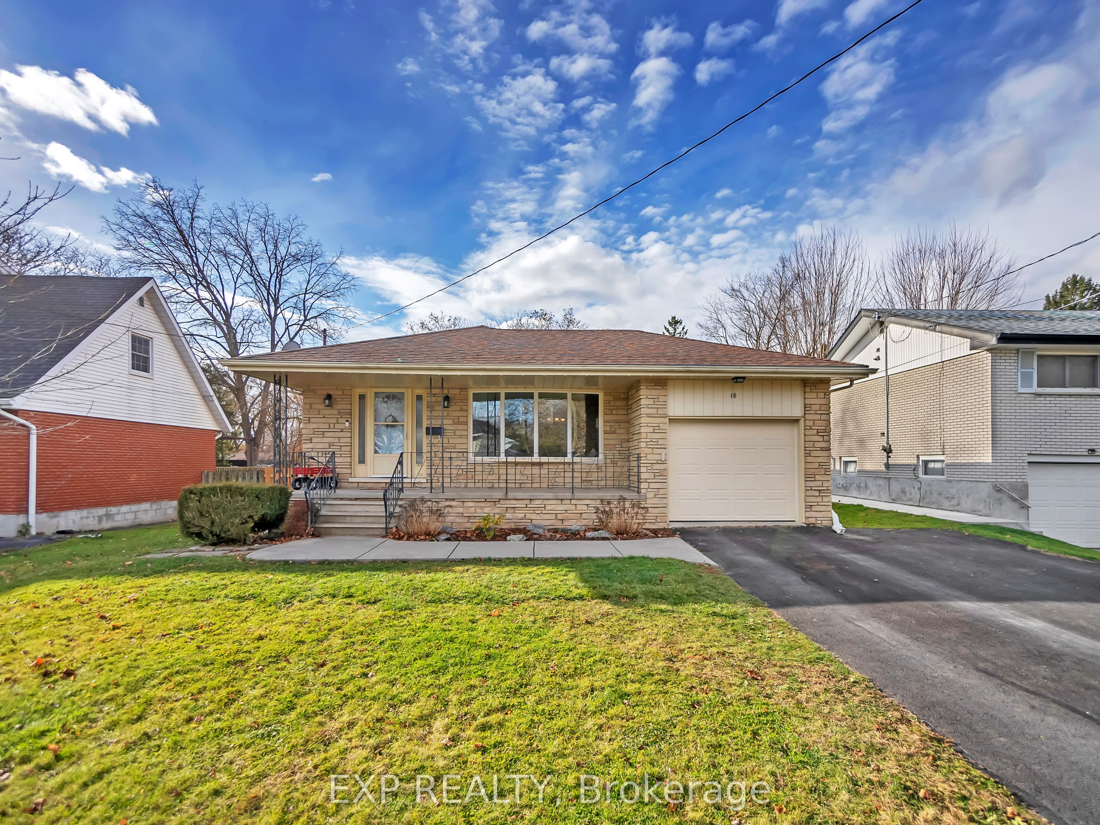 16 Applewood Drive Property Photo 1