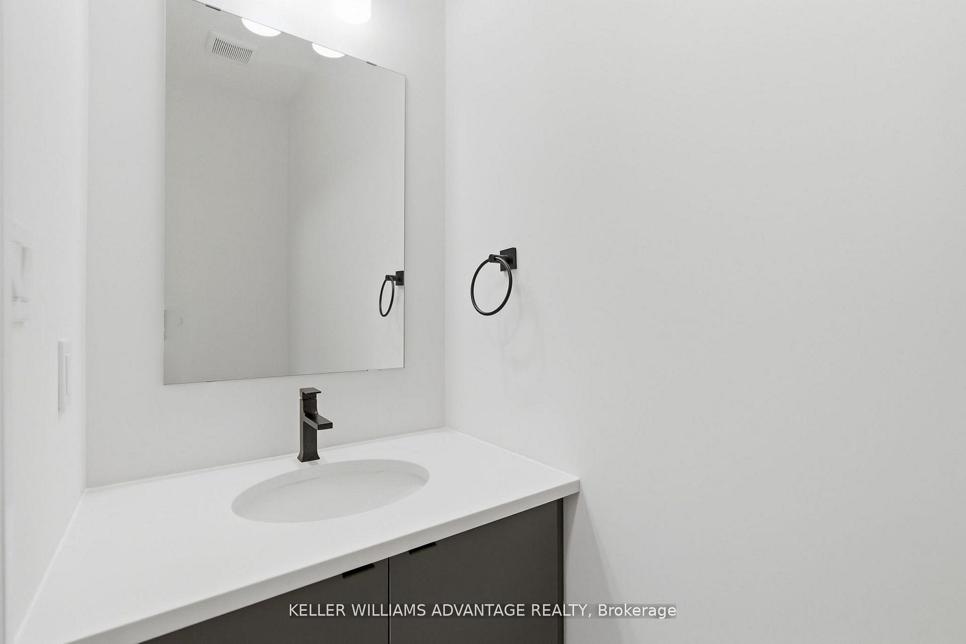 450 Westhaven Street Property Photo 6