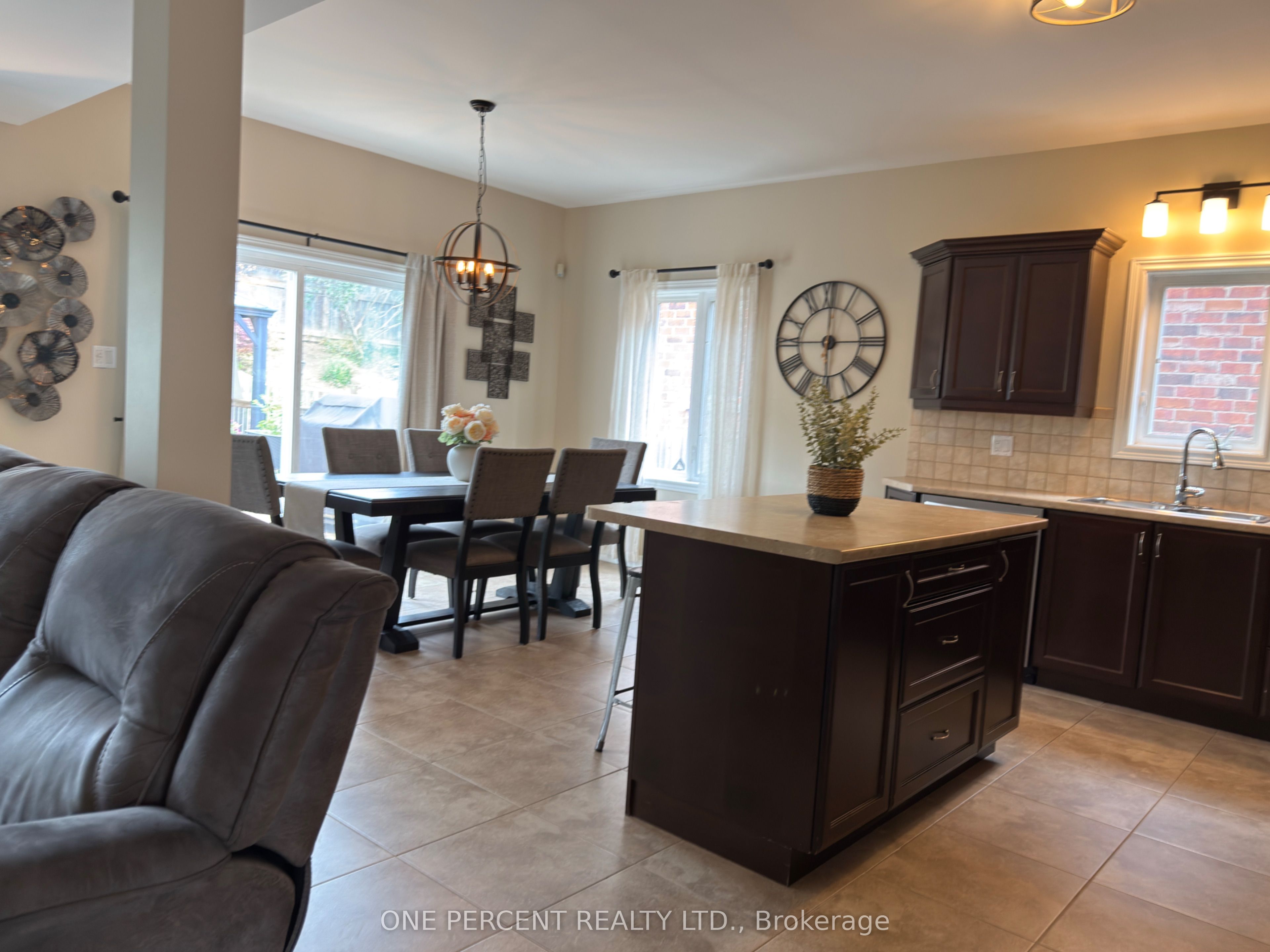 4871 Northgate Crescent Property Photo 6