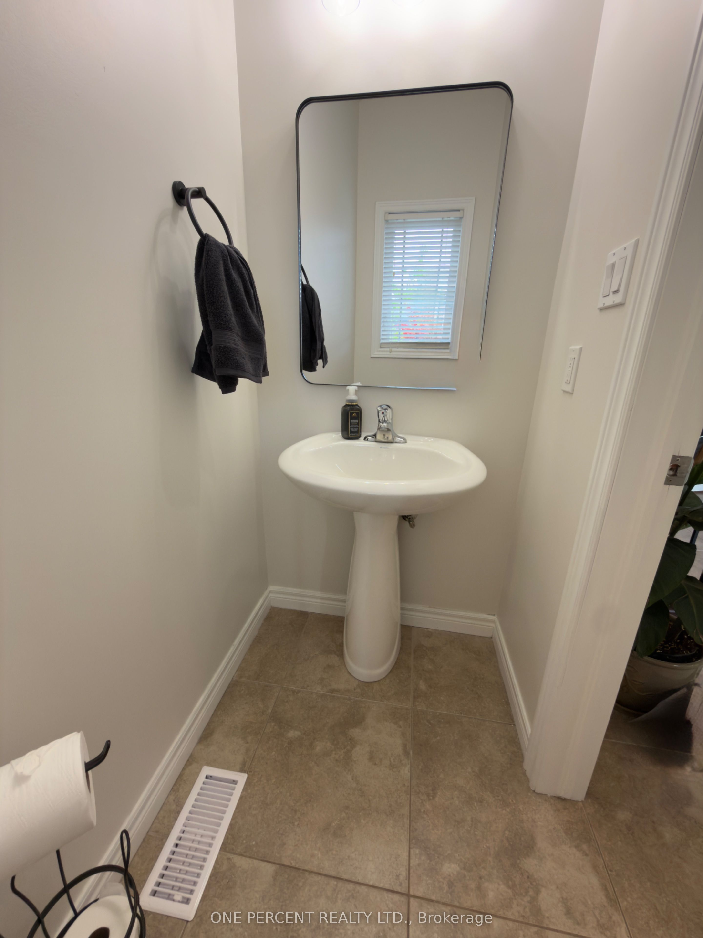 4871 Northgate Crescent Property Photo 8