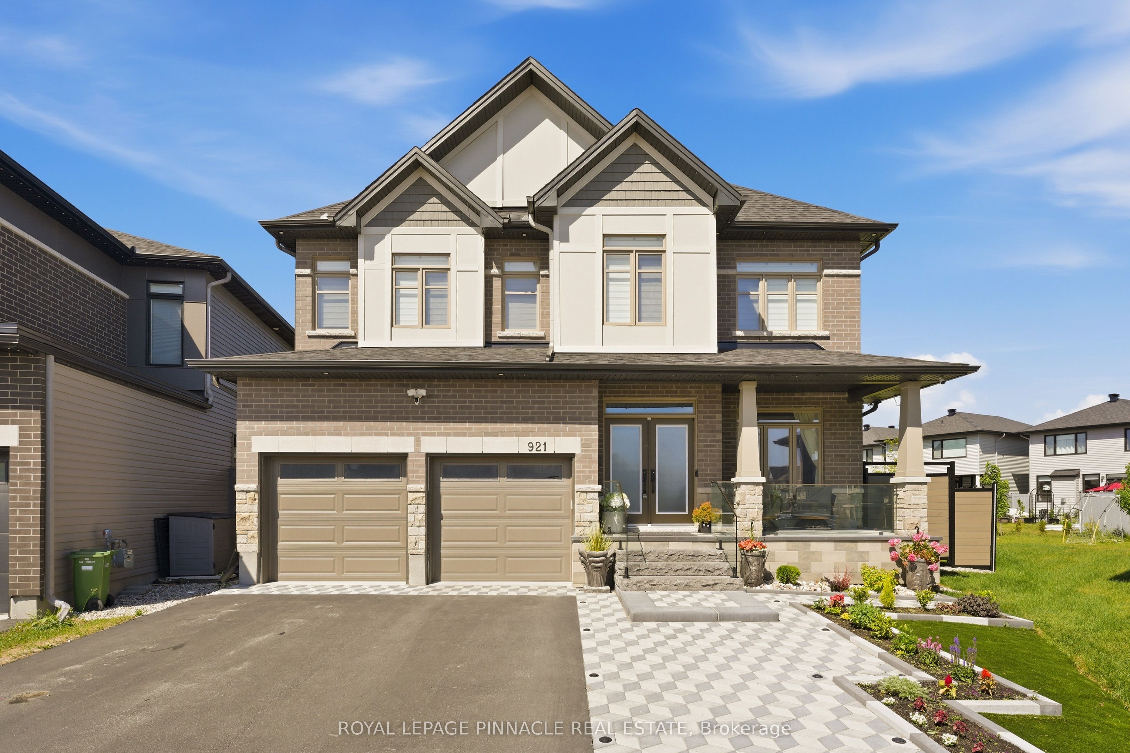 921 Beckton Heights Property Photo 2