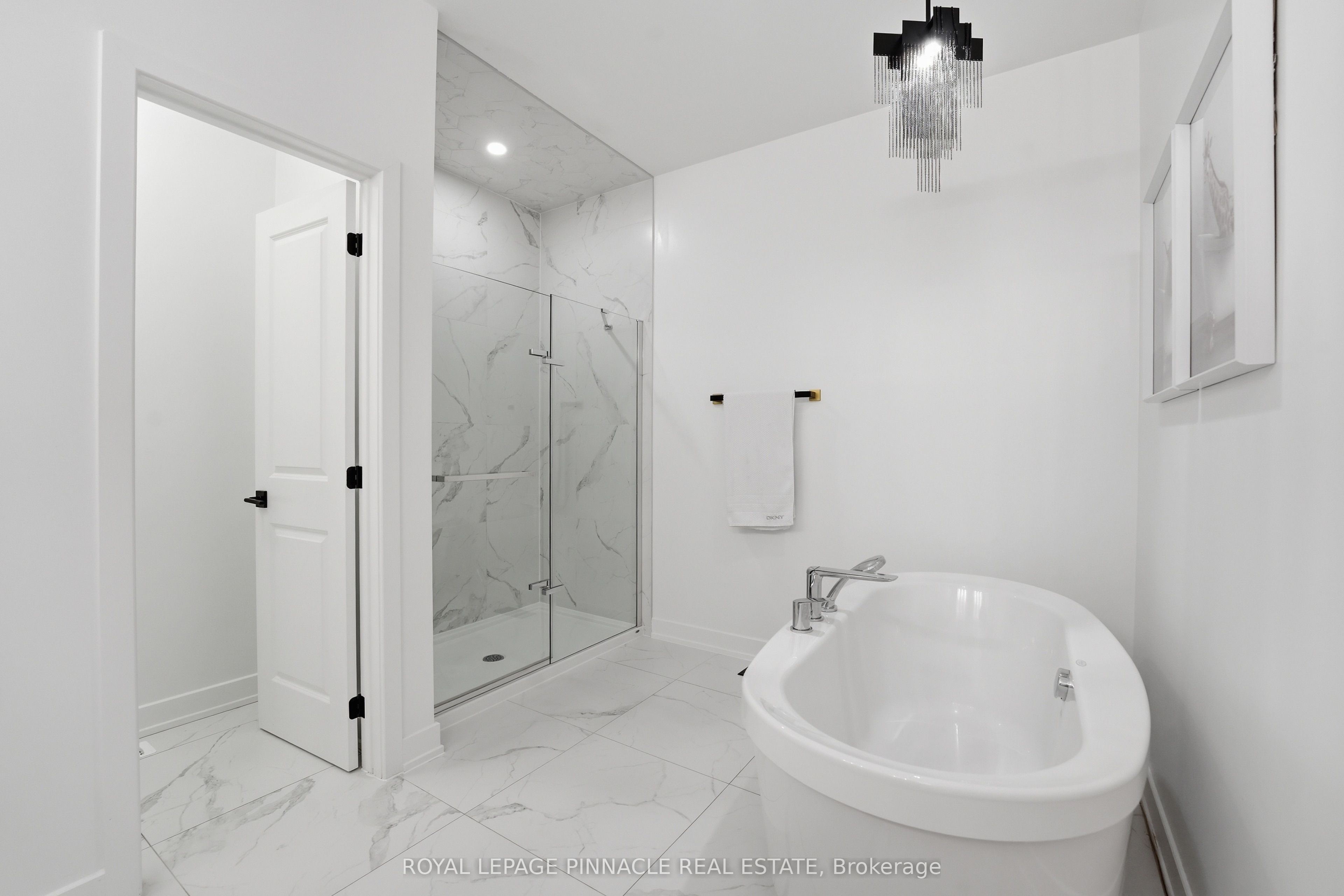 921 Beckton Heights Property Photo 38