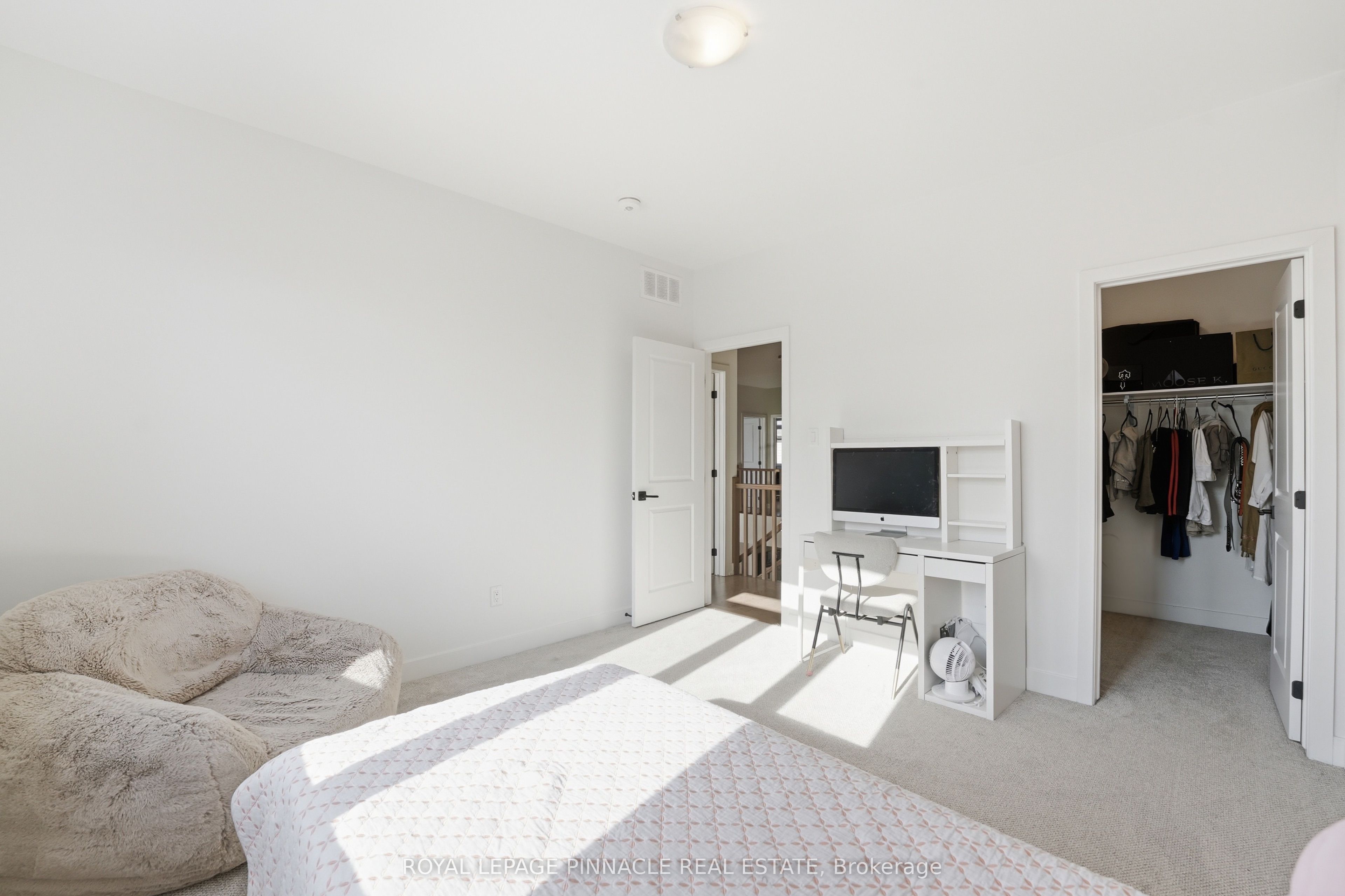 921 Beckton Heights Property Photo 40