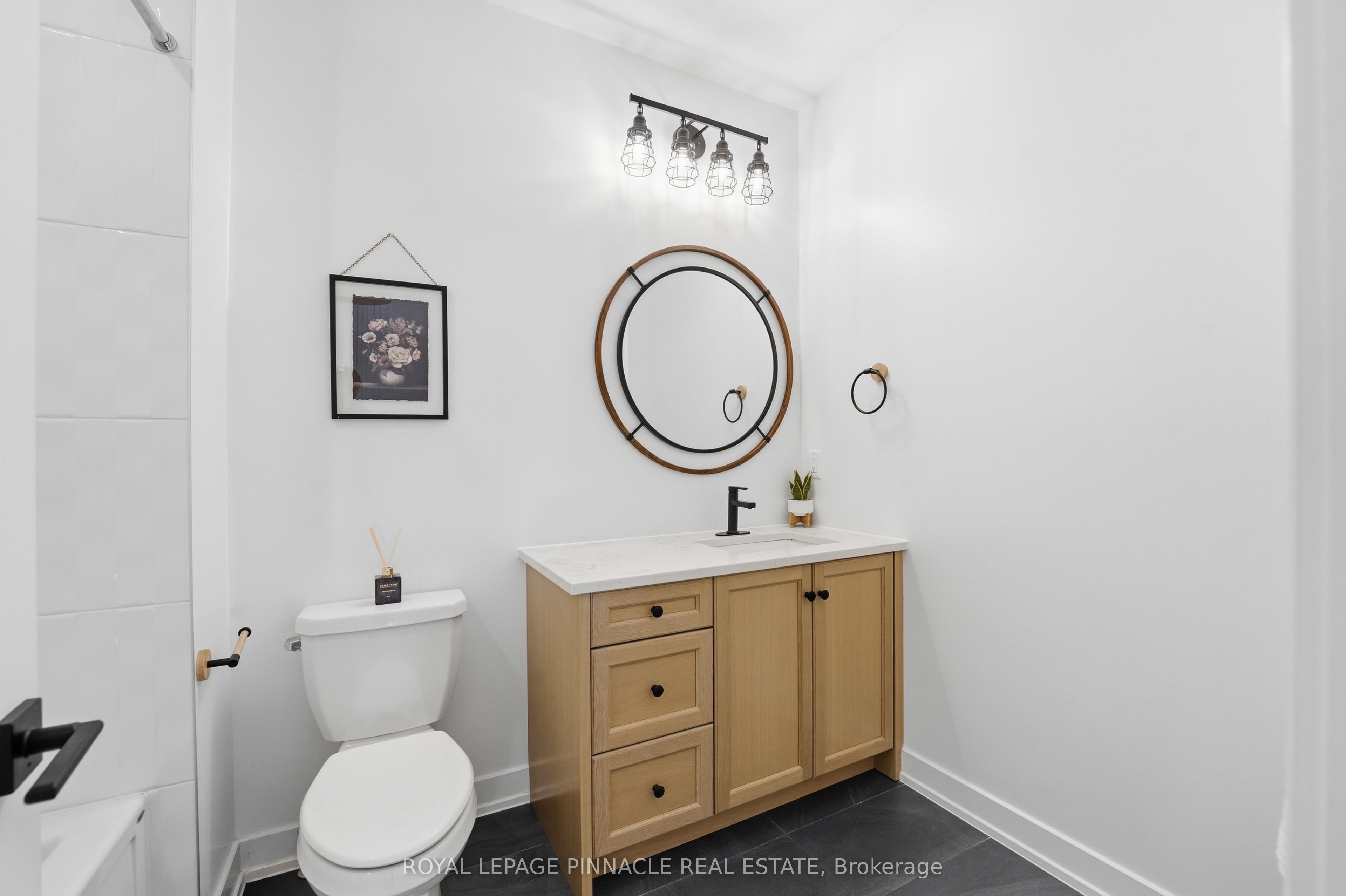921 Beckton Heights Property Photo 41