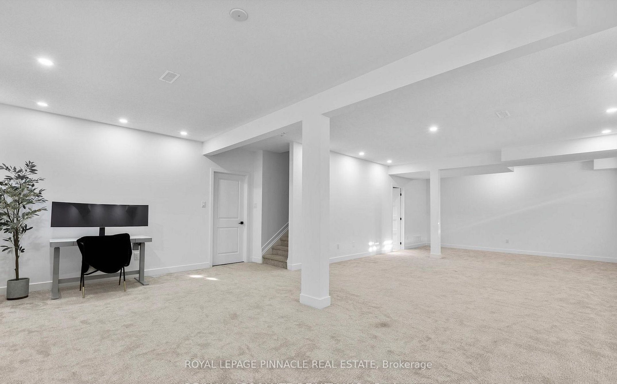 921 Beckton Heights Property Photo 43