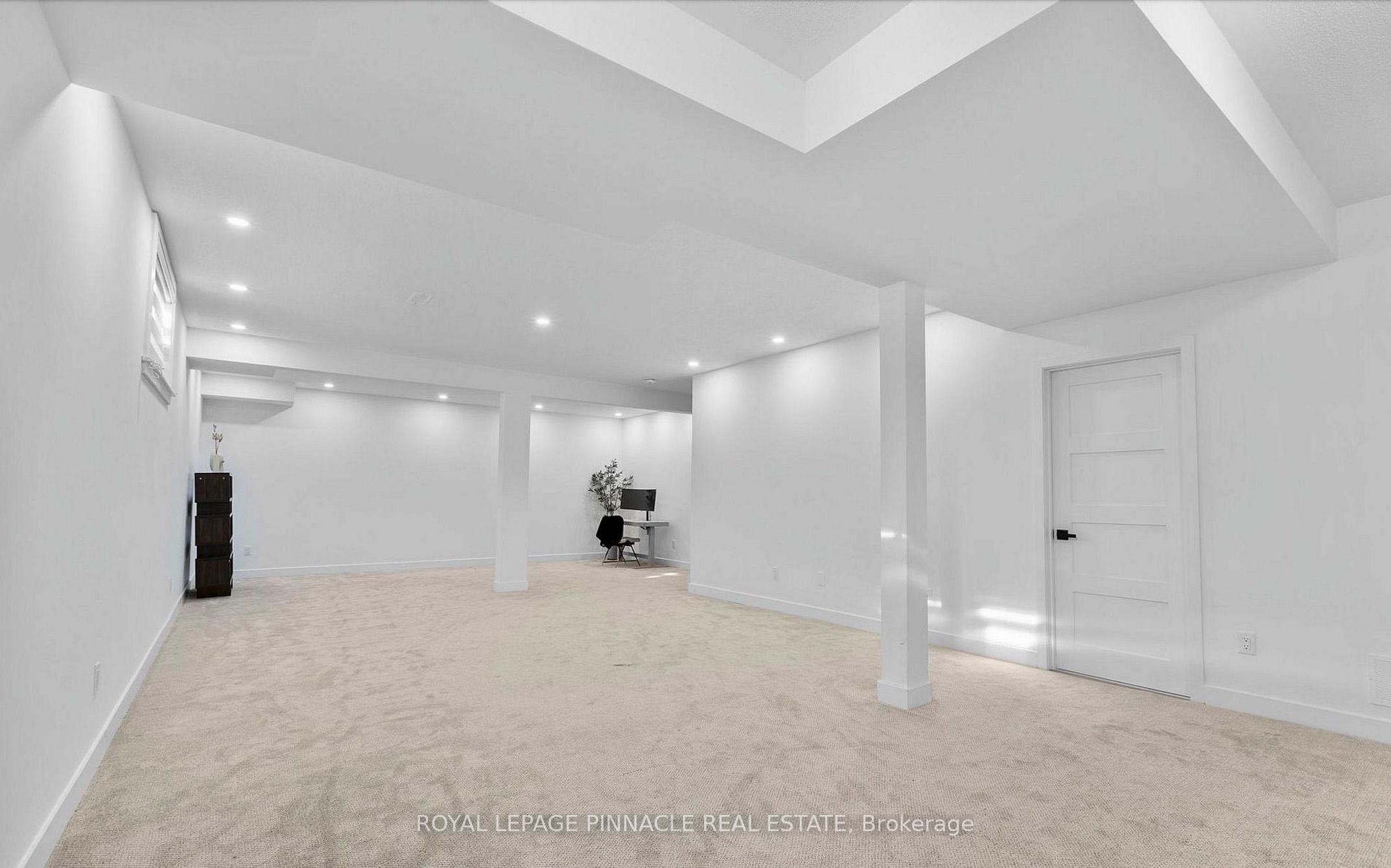 921 Beckton Heights Property Photo 44