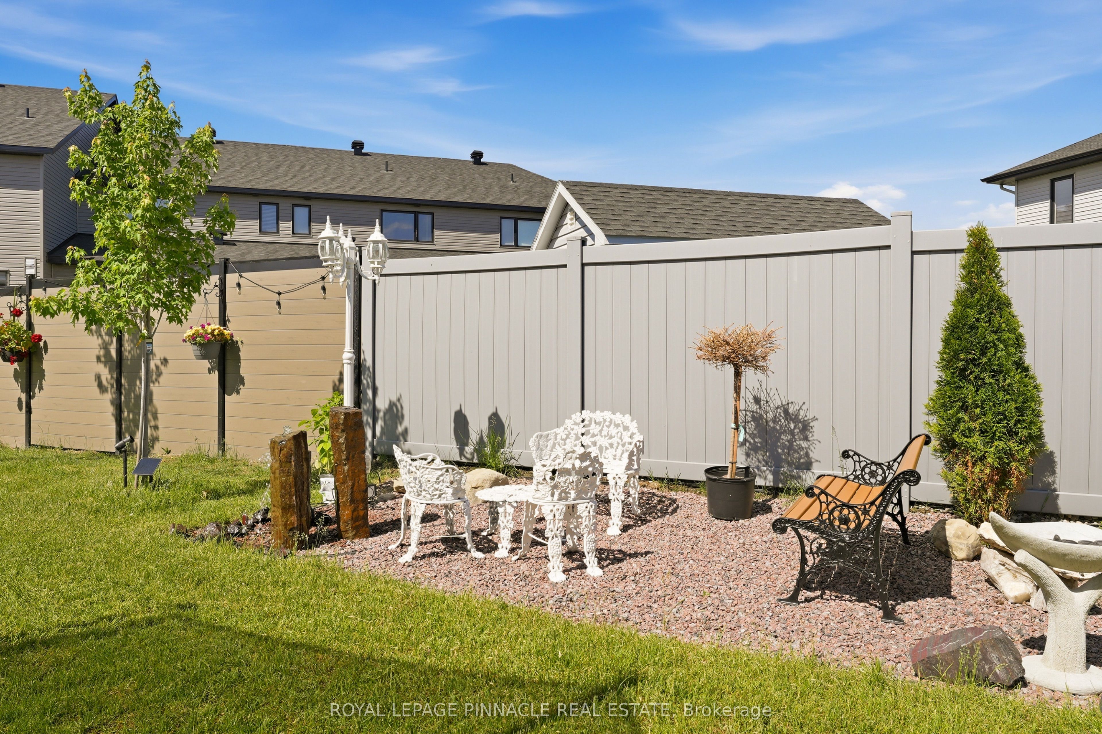 921 Beckton Heights Property Photo 45