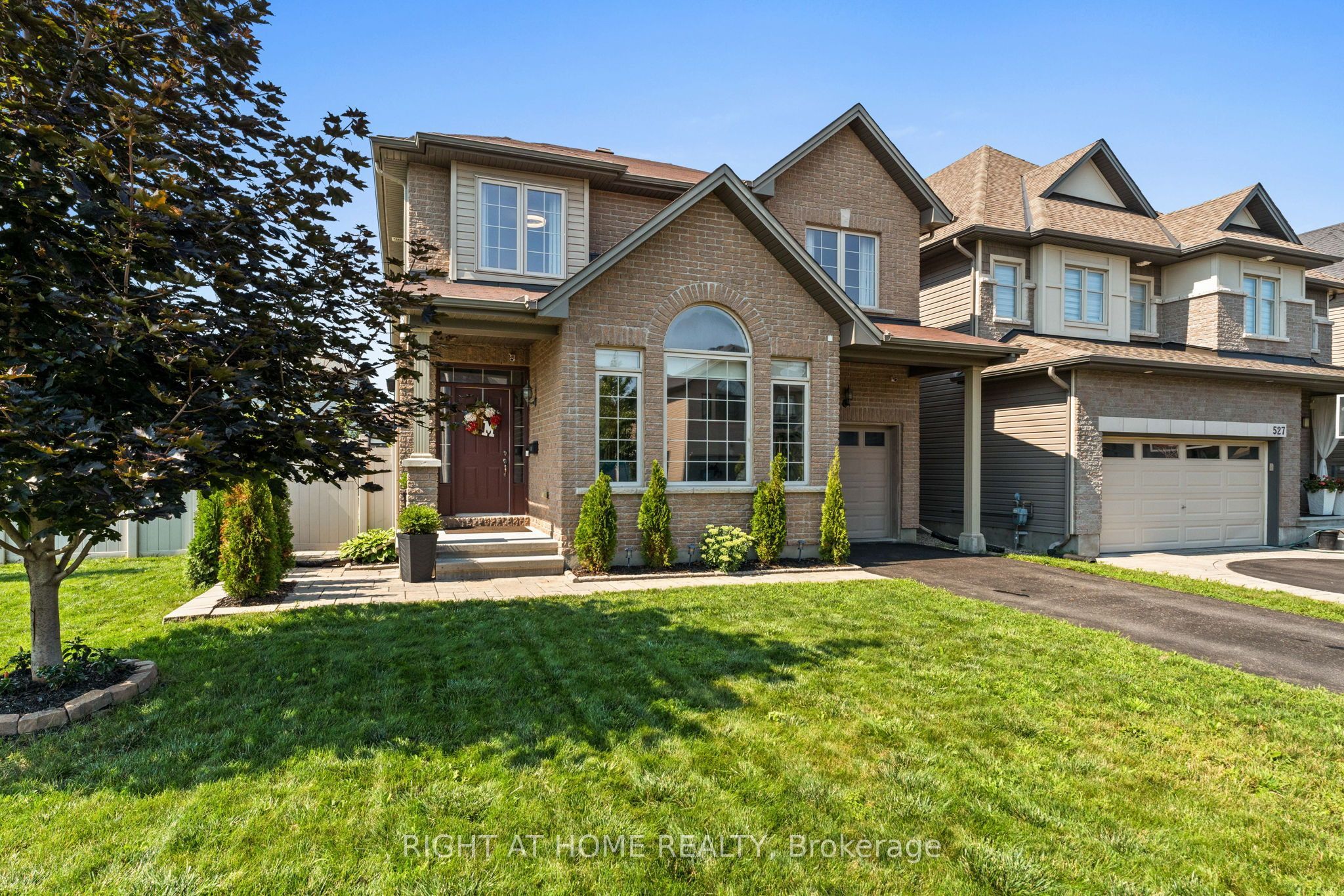 525 PEERLESS Street Property Photo 1