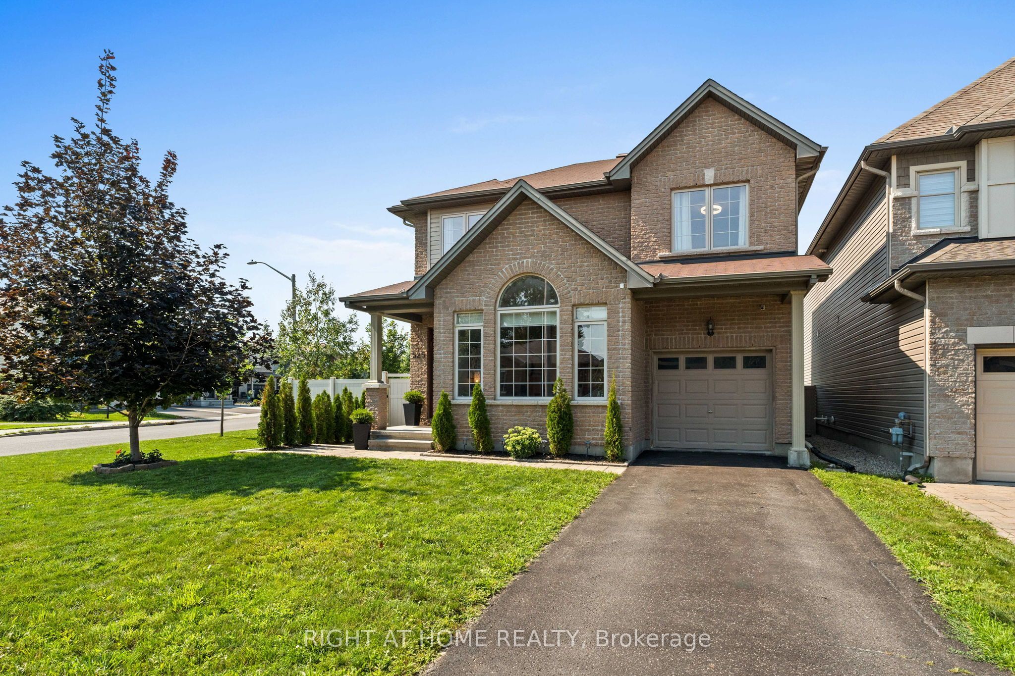 525 Peerless Street Property Photo 2