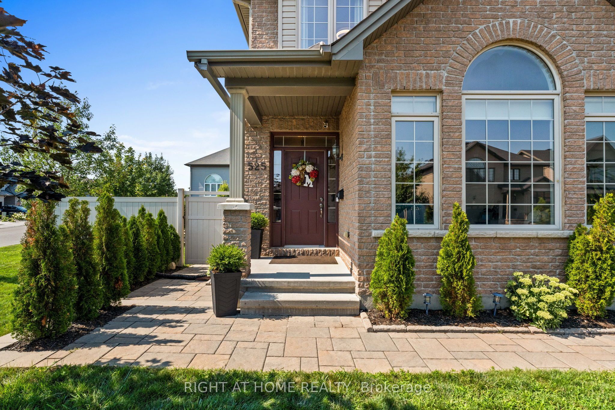 525 Peerless Street Property Photo 3