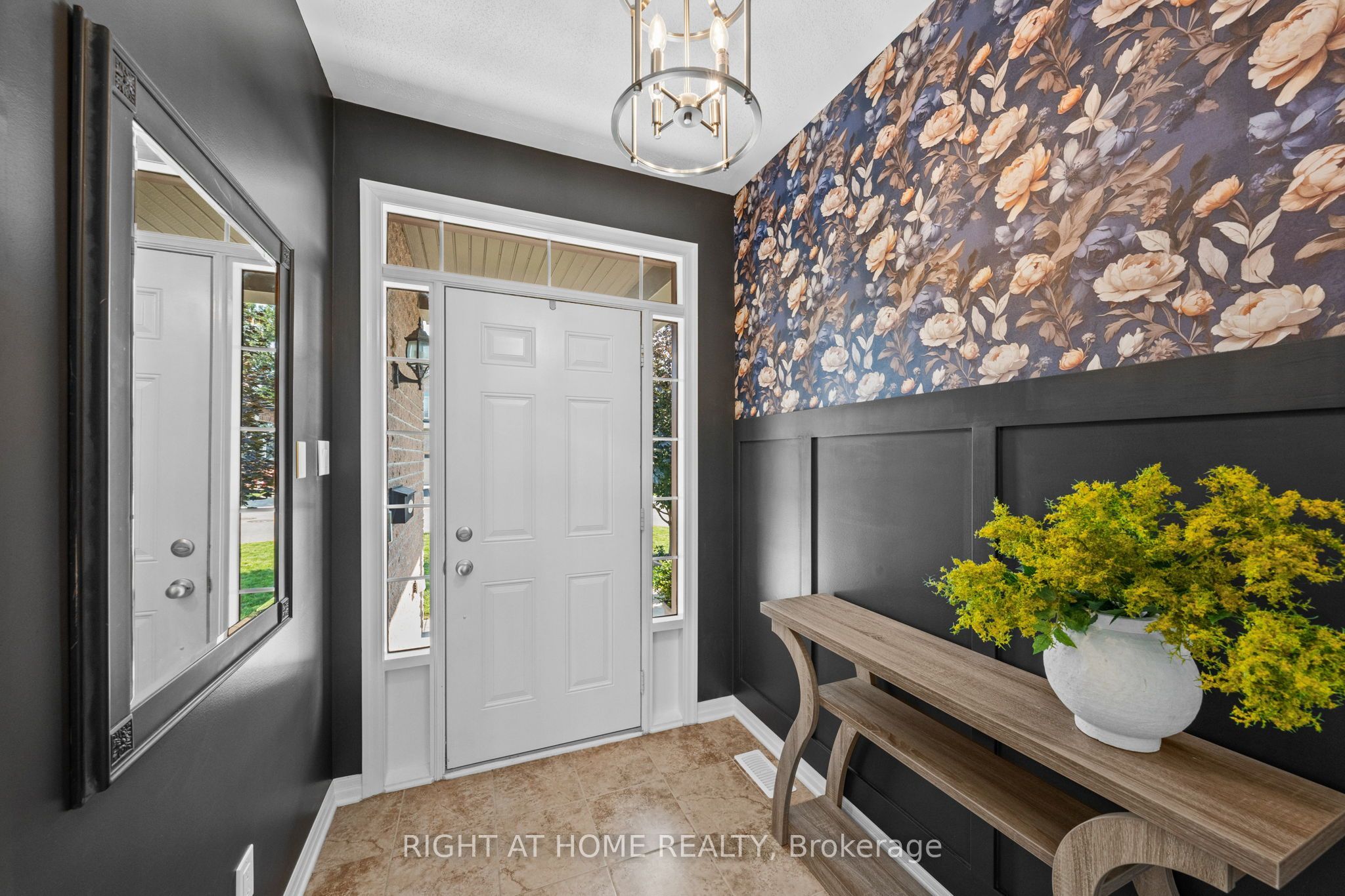 525 Peerless Street Property Photo 4