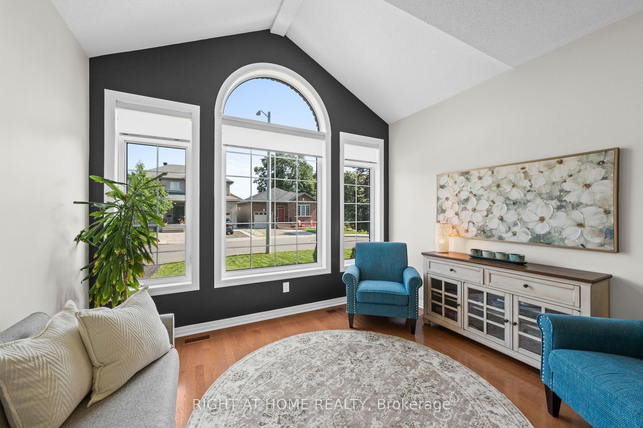 525 Peerless Street Property Photo 6