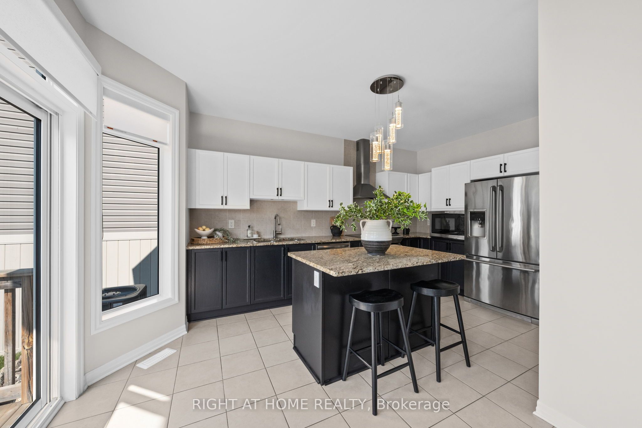 525 Peerless Street Property Photo 12