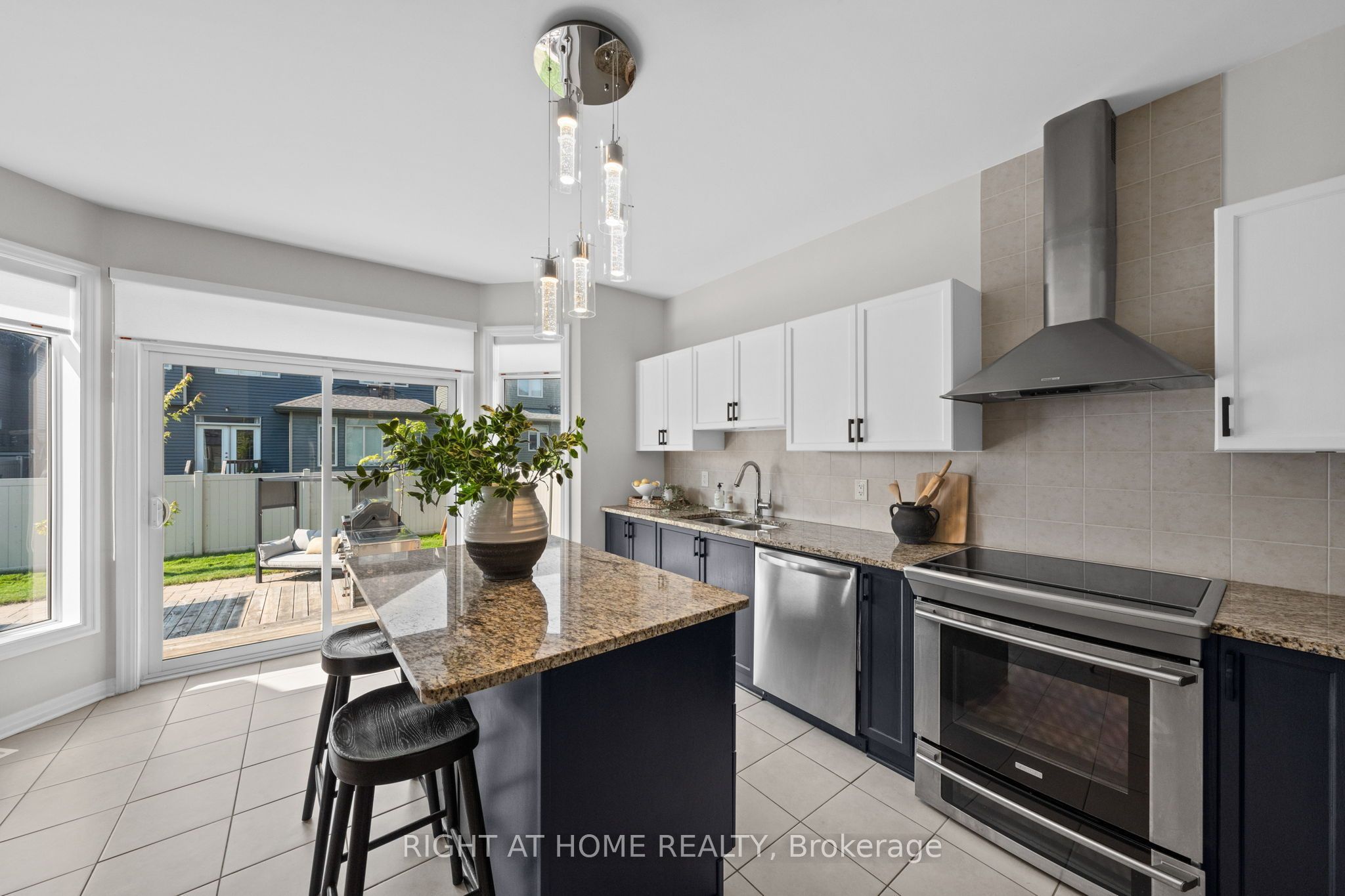 525 Peerless Street Property Photo 16