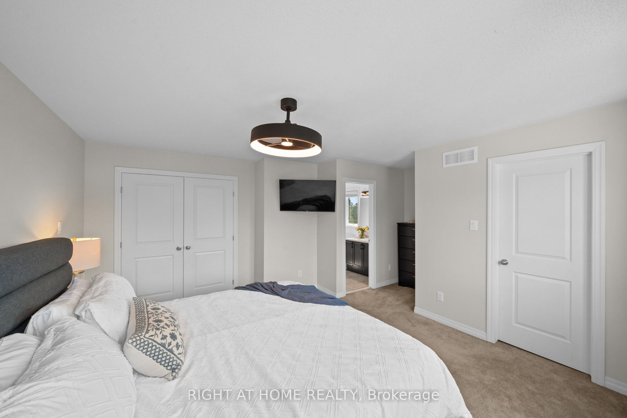 525 Peerless Street Property Photo 23
