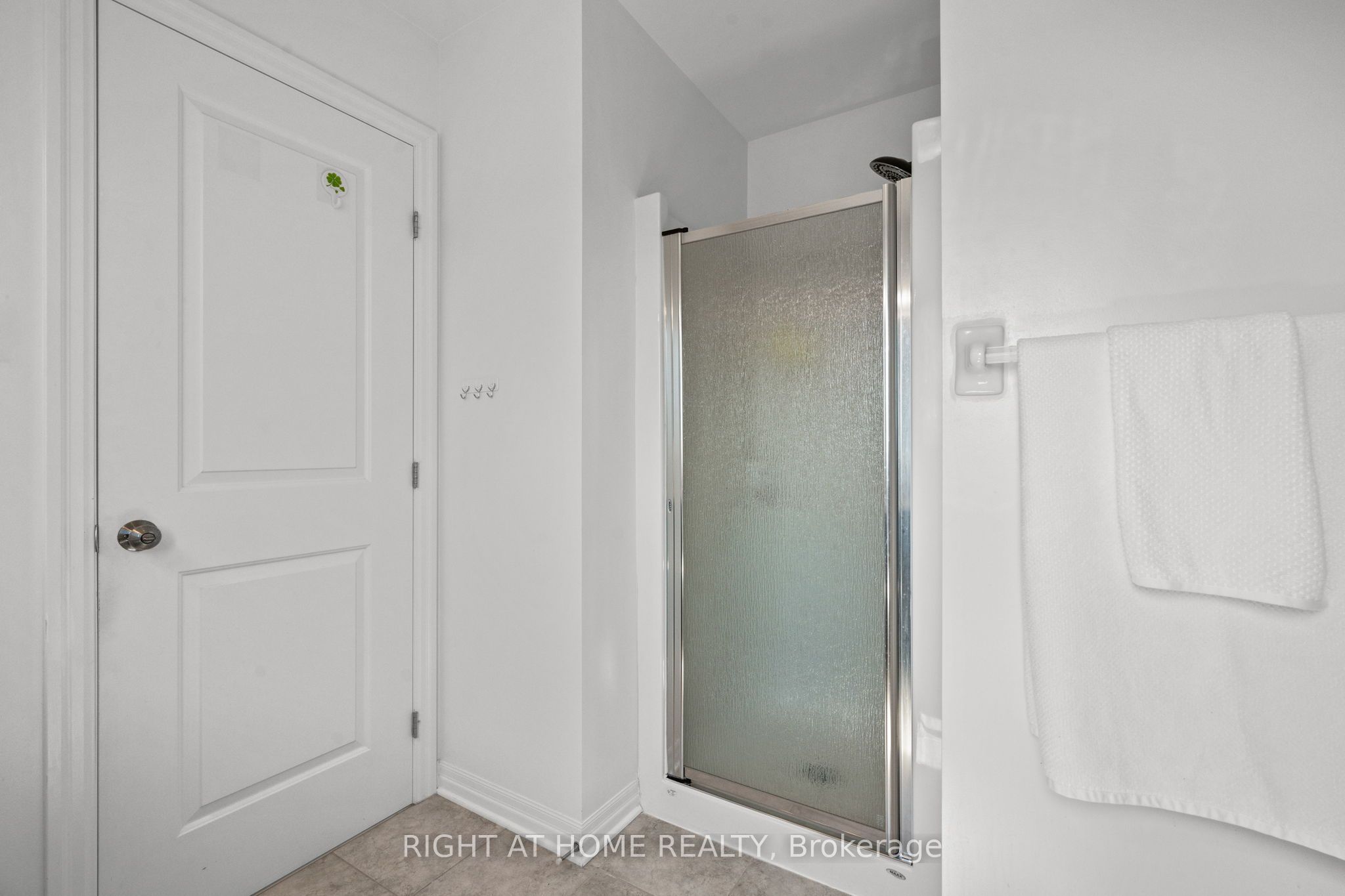 525 Peerless Street Property Photo 25